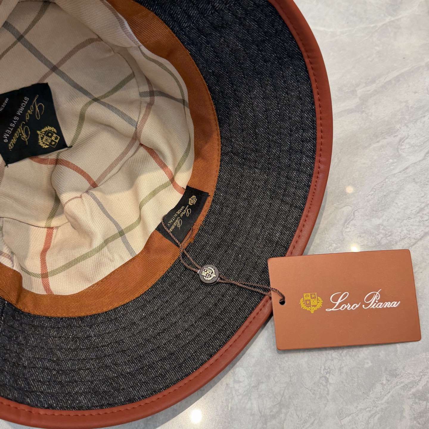 Loro Piana(诺悠翩雅) 专柜新款高版本渔夫帽大牌同步，超好出货！颜色做的太特别了～闭眼入 全是