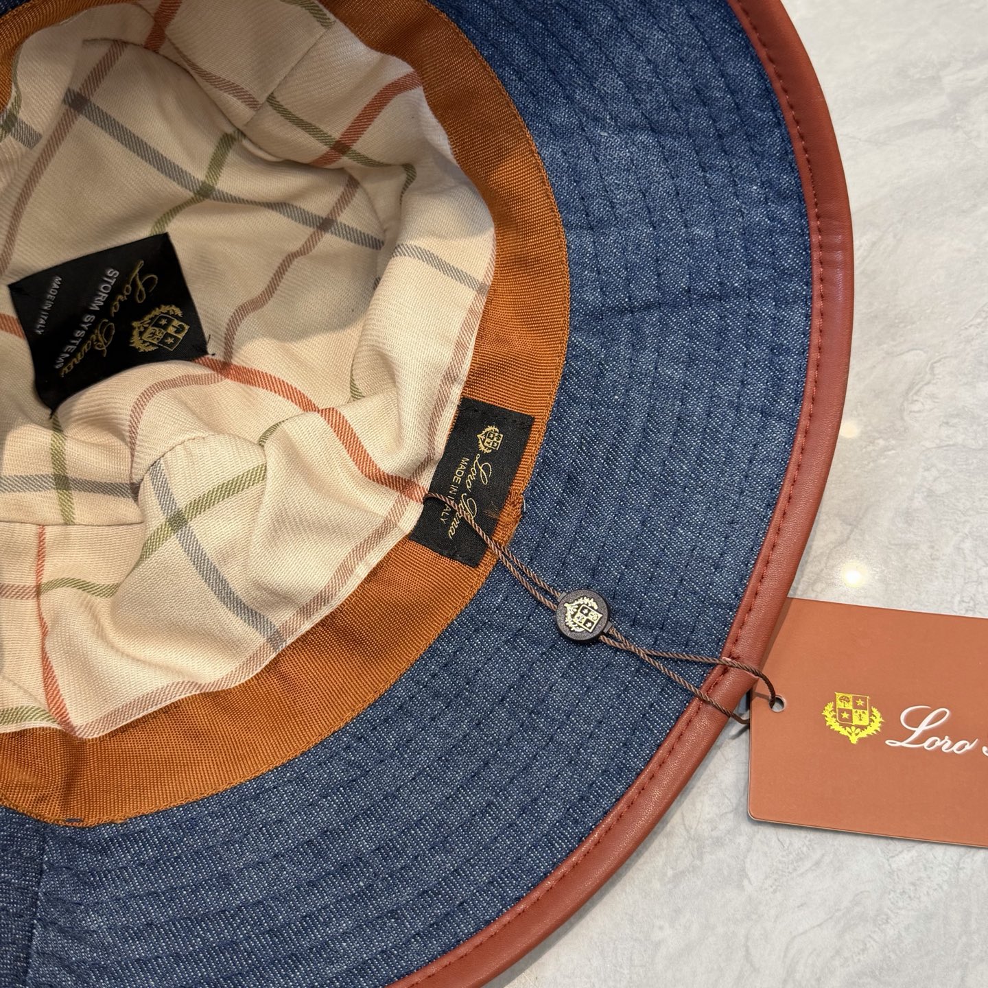 Loro Piana(诺悠翩雅) 专柜新款高版本渔夫帽大牌同步，超好出货！颜色做的太特别了～闭眼入 全是