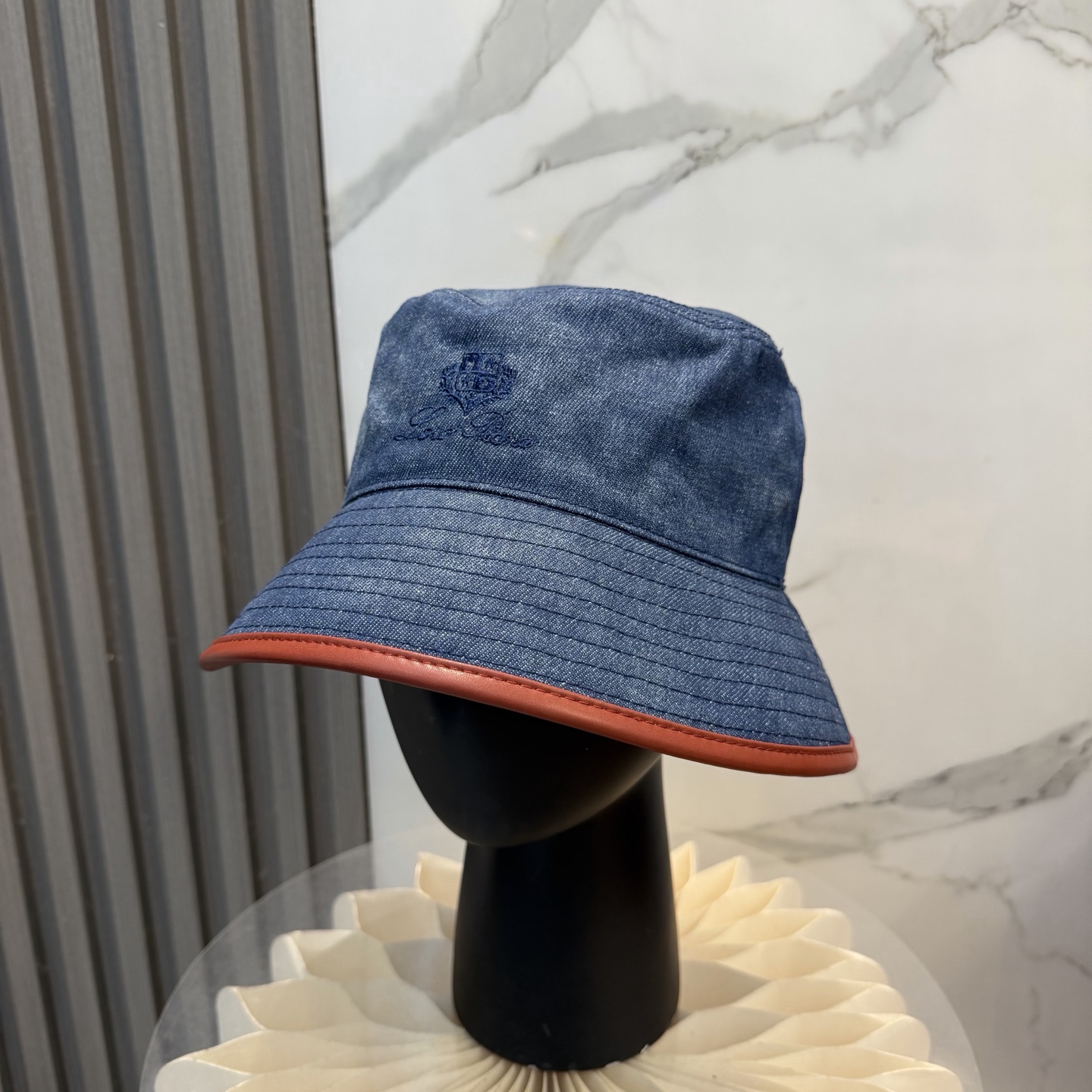 Loro Piana(诺悠翩雅) 专柜新款高版本渔夫帽大牌同步，超好出货！颜色做的太特别了～闭眼入 全是