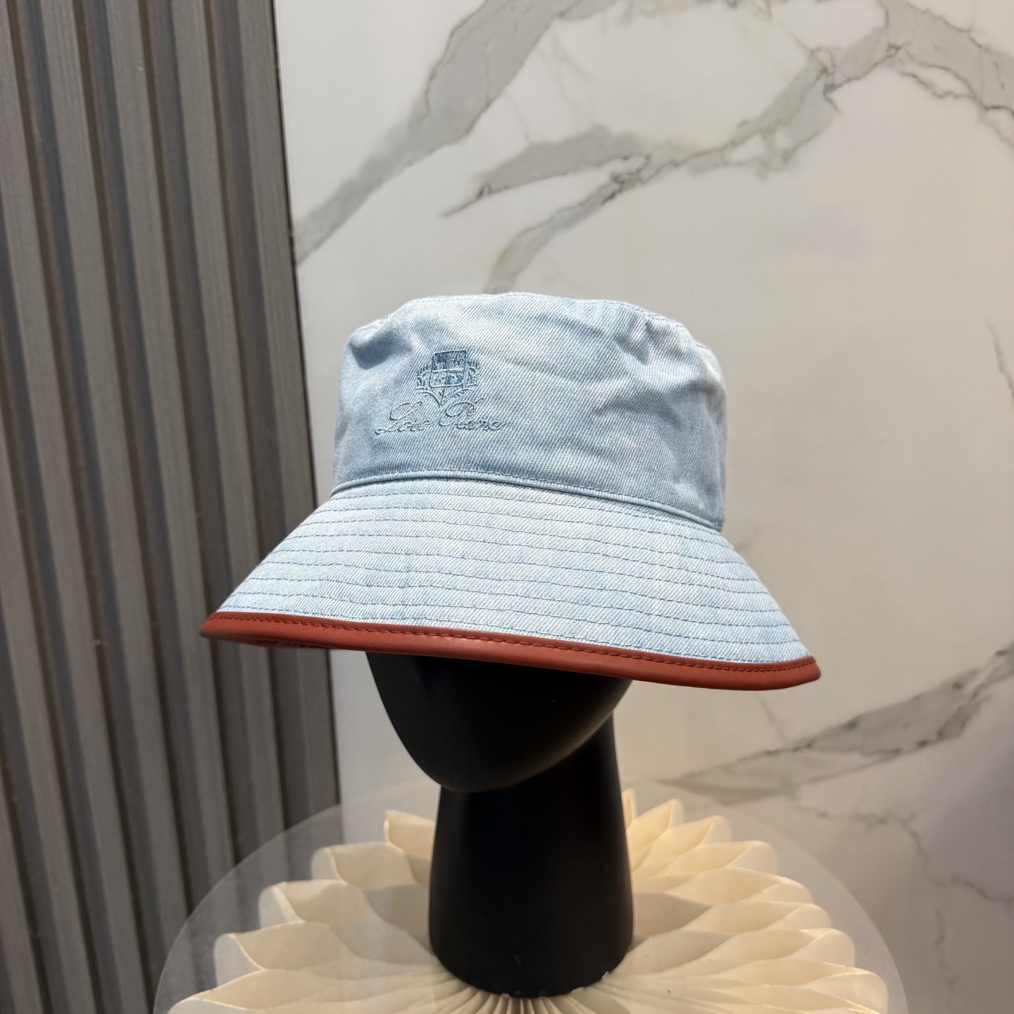 Loro Piana(诺悠翩雅) 专柜新款高版本渔夫帽大牌同步，超好出货！颜色做的太特别了～闭眼入 全是