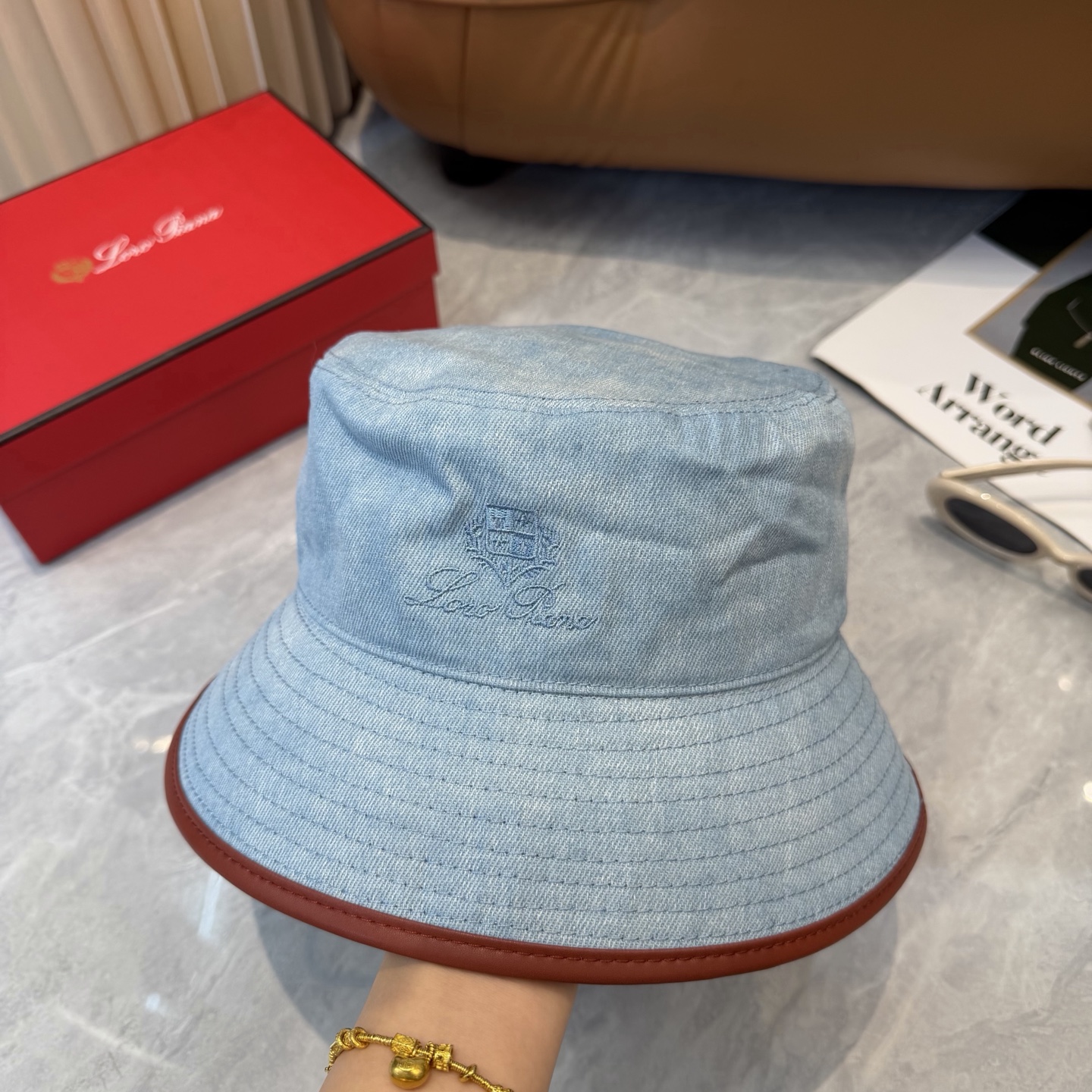 Loro Piana(诺悠翩雅) 专柜新款高版本渔夫帽大牌同步，超好出货！颜色做的太特别了～闭眼入 全是