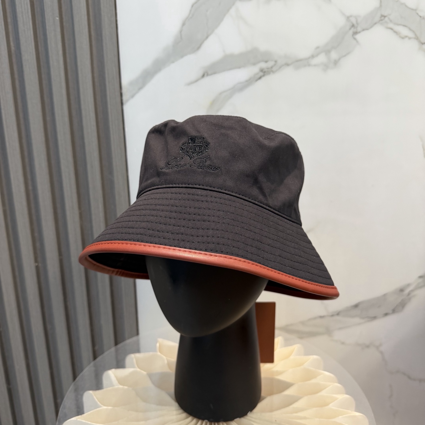 Loro Piana(诺悠翩雅) 专柜新款高版本渔夫帽大牌同步，超好出货！颜色做的太特别了～闭眼入 全是