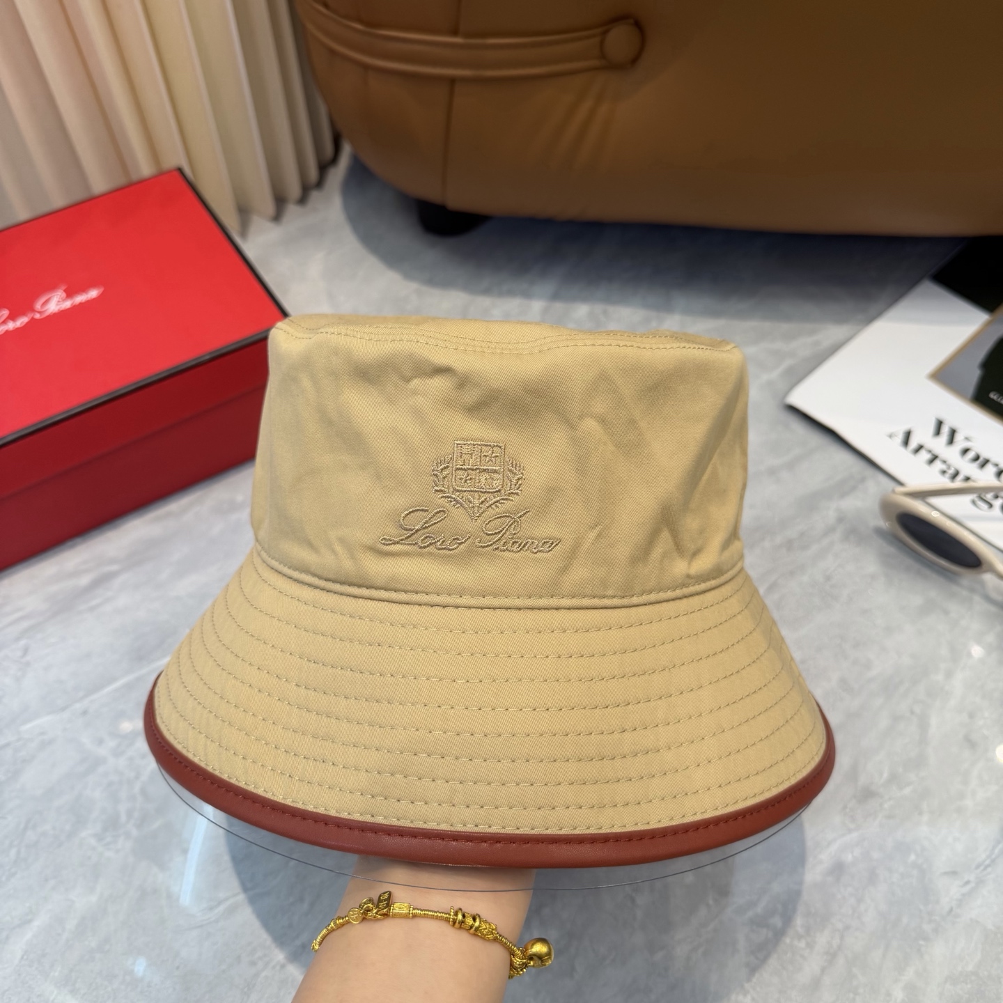 Loro Piana(诺悠翩雅) 专柜新款高版本渔夫帽大牌同步，超好出货！颜色做的太特别了～闭眼入 全是