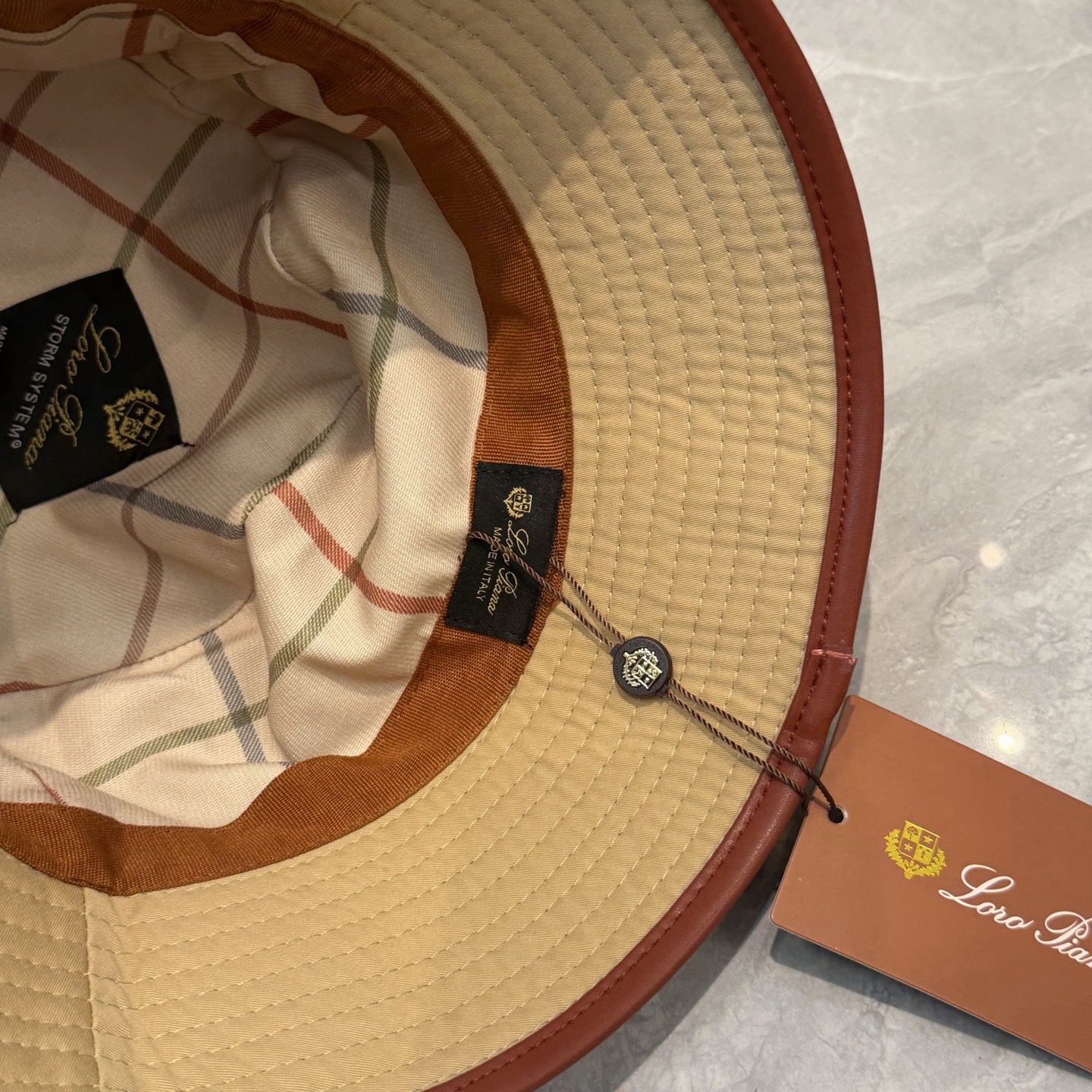 Loro Piana(诺悠翩雅) 专柜新款高版本渔夫帽大牌同步，超好出货！颜色做的太特别了～闭眼入 全是