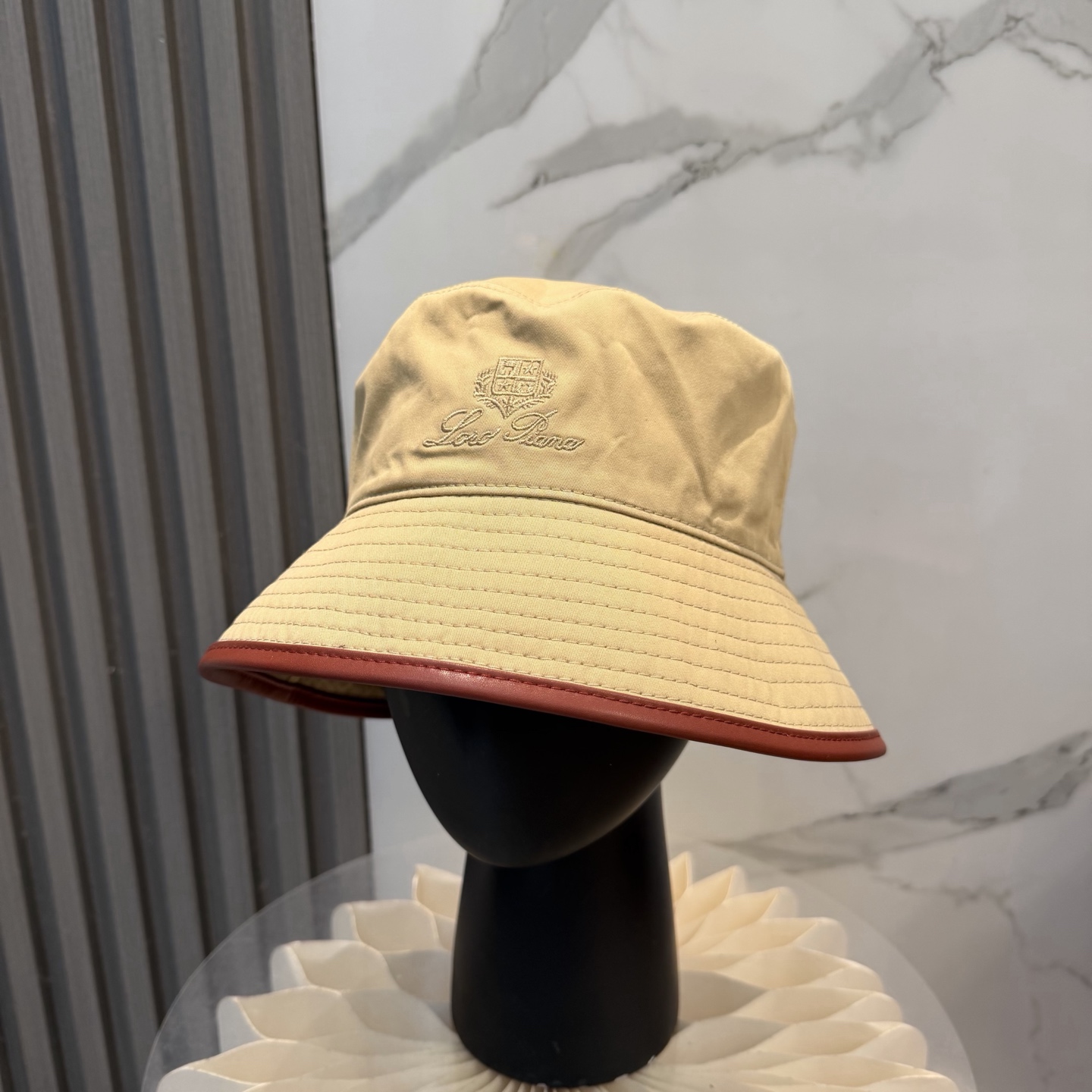 Loro Piana(诺悠翩雅) 专柜新款高版本渔夫帽大牌同步，超好出货！颜色做的太特别了～闭眼入 全是