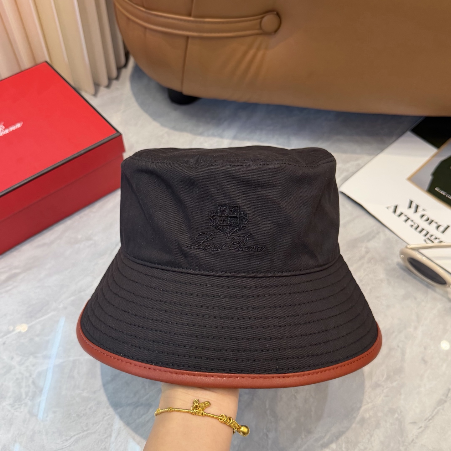 Loro Piana(诺悠翩雅) 专柜新款高版本渔夫帽大牌同步，超好出货！颜色做的太特别了～闭眼入 全是