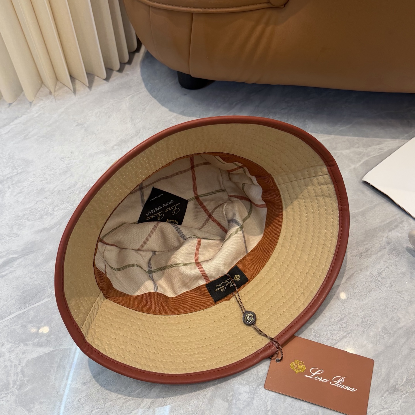 Loro Piana(诺悠翩雅) 专柜新款高版本渔夫帽大牌同步，超好出货！颜色做的太特别了～闭眼入 全是
