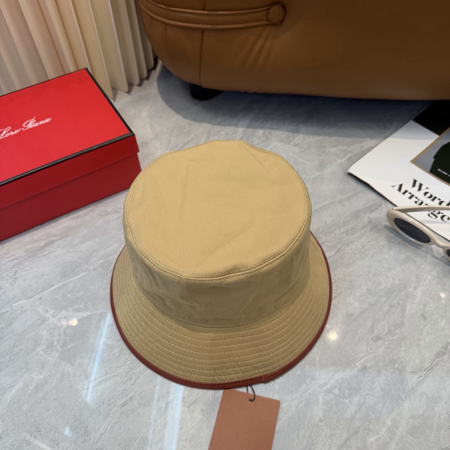 Loro Piana(诺悠翩雅) 专柜新款高版本渔夫帽大牌同步，超好出货！颜色做的太特别了～闭眼入 全是