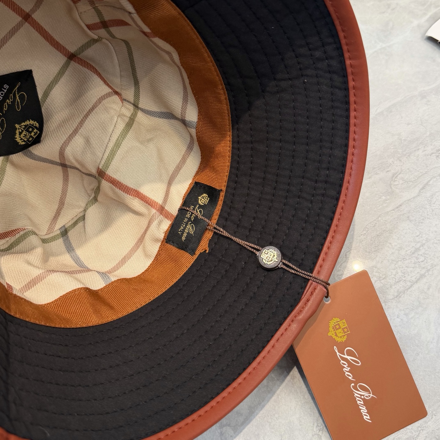 Loro Piana(诺悠翩雅) 专柜新款高版本渔夫帽大牌同步，超好出货！颜色做的太特别了～闭眼入 全是