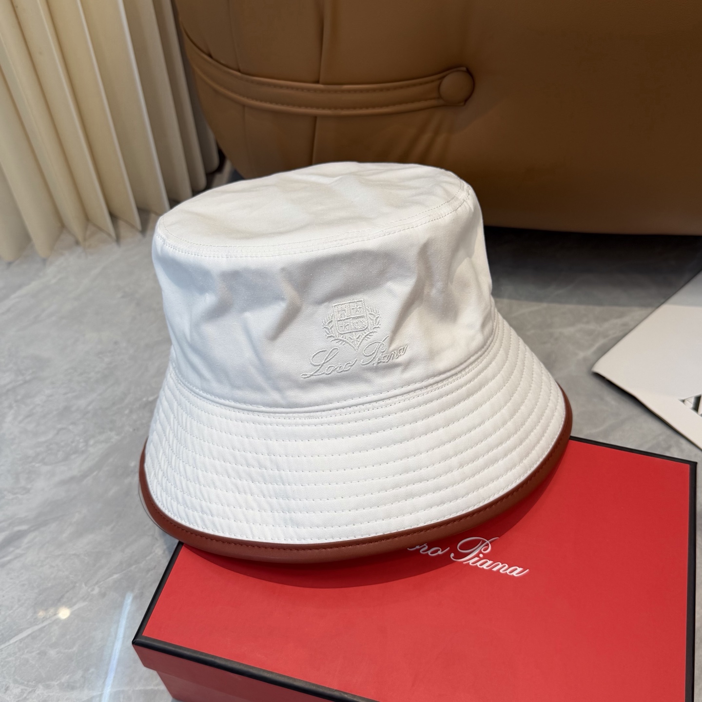 Loro Piana(诺悠翩雅) 专柜新款高版本渔夫帽大牌同步，超好出货！颜色做的太特别了～闭眼入 全是