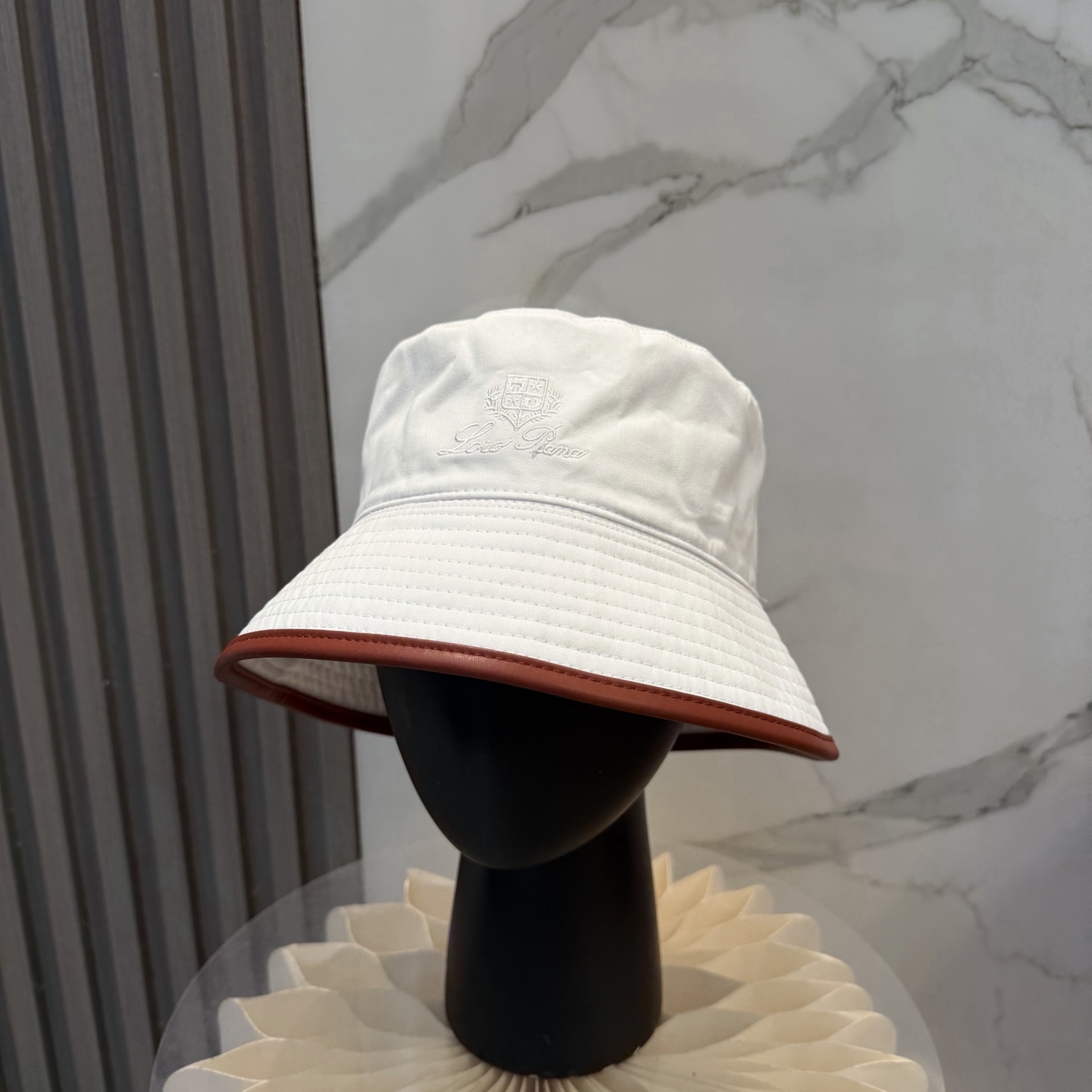 Loro Piana(诺悠翩雅) 专柜新款高版本渔夫帽大牌同步，超好出货！颜色做的太特别了～闭眼入 全是