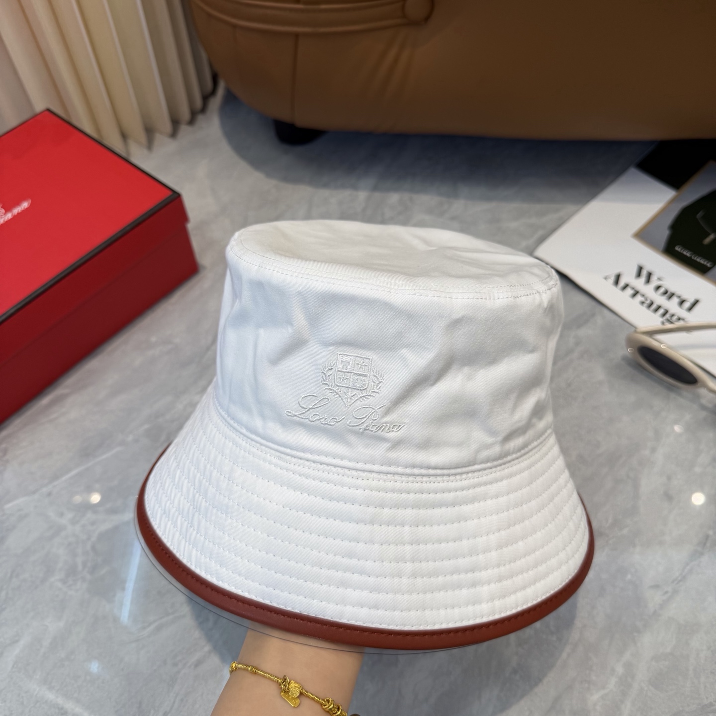 Loro Piana(诺悠翩雅) 专柜新款高版本渔夫帽大牌同步，超好出货！颜色做的太特别了～闭眼入 全是