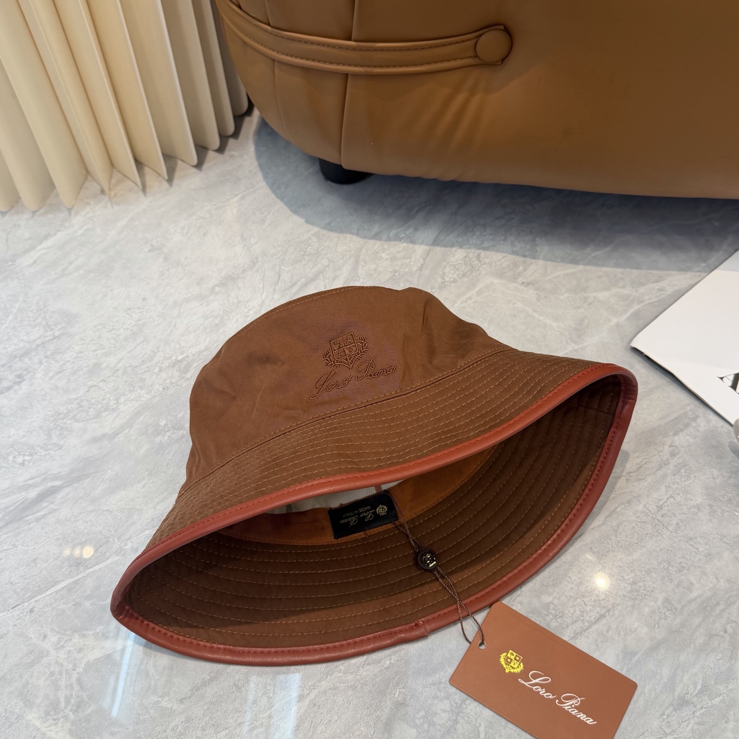 Loro Piana(诺悠翩雅) 专柜新款高版本渔夫帽大牌同步，超好出货！颜色做的太特别了～闭眼入 全是