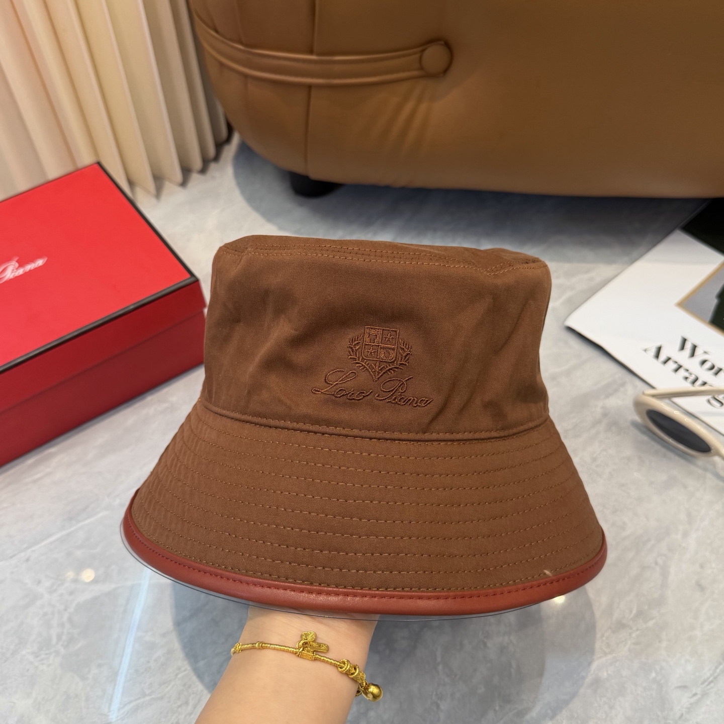 Loro Piana(诺悠翩雅) 专柜新款高版本渔夫帽大牌同步，超好出货！颜色做的太特别了～闭眼入 全是