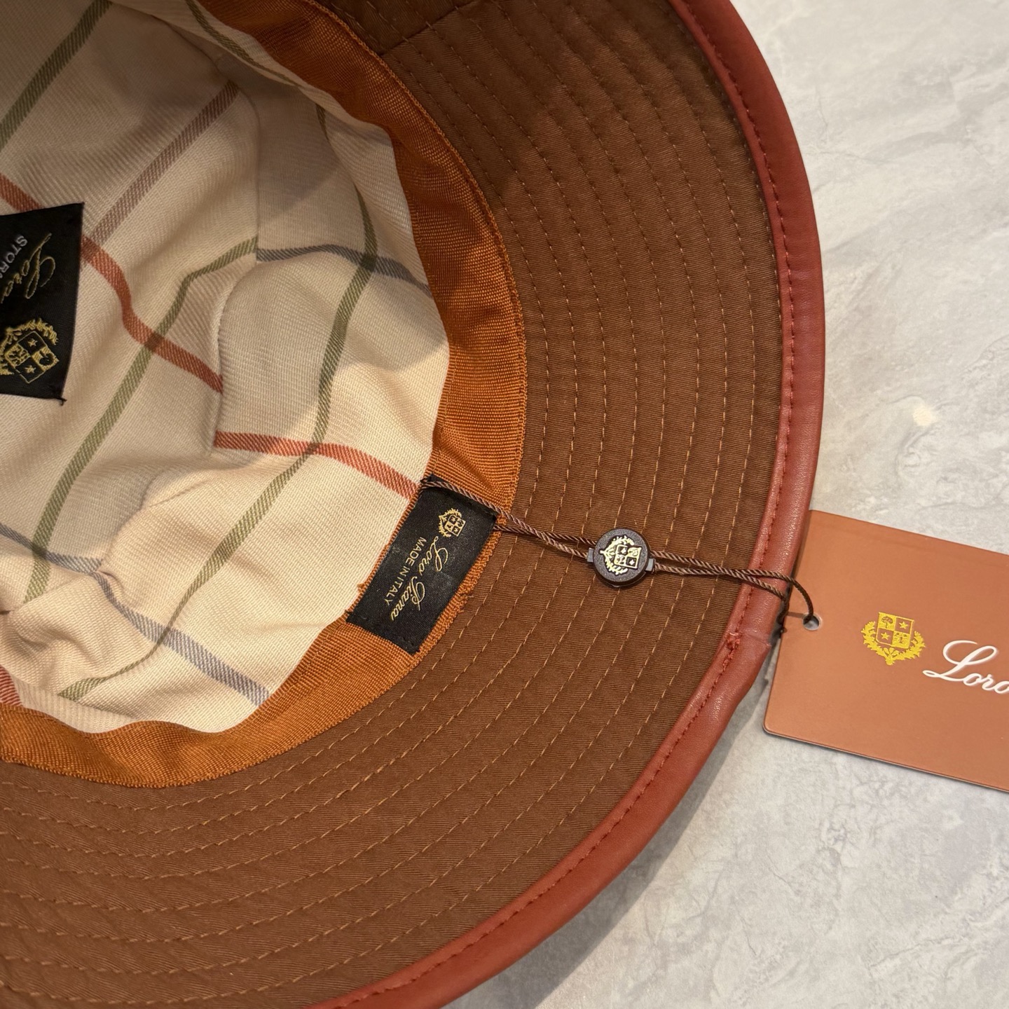 Loro Piana(诺悠翩雅) 专柜新款高版本渔夫帽大牌同步，超好出货！颜色做的太特别了～闭眼入 全是