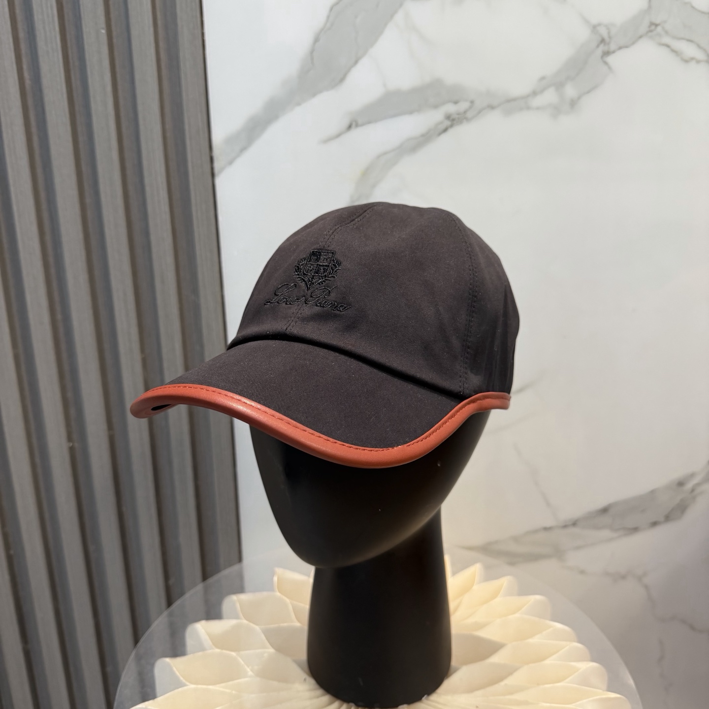 Loro Piana(诺悠翩雅) 专柜新款高版本棒球帽大牌同步，超好出货！颜色做的太特别了～闭眼入 全是
