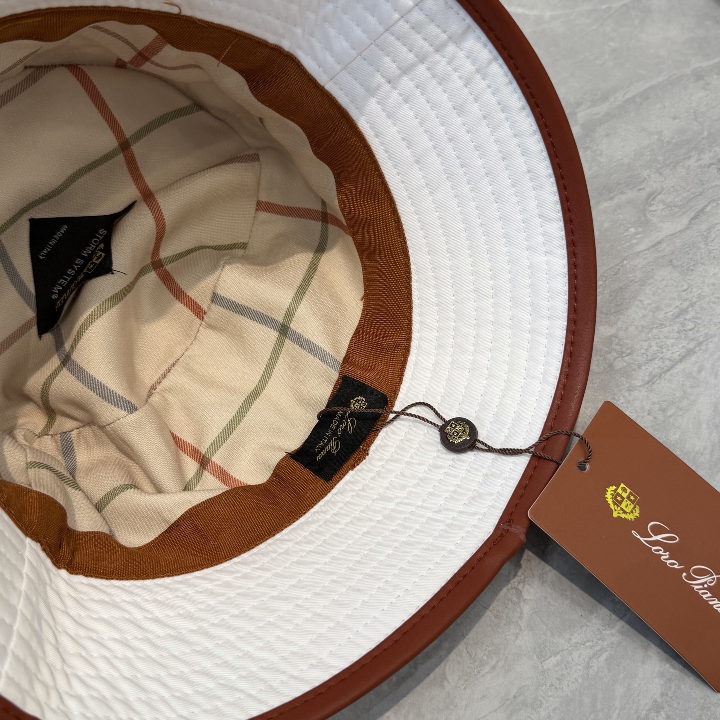 Loro Piana(诺悠翩雅) 专柜新款高版本渔夫帽大牌同步，超好出货！颜色做的太特别了～闭眼入 全是
