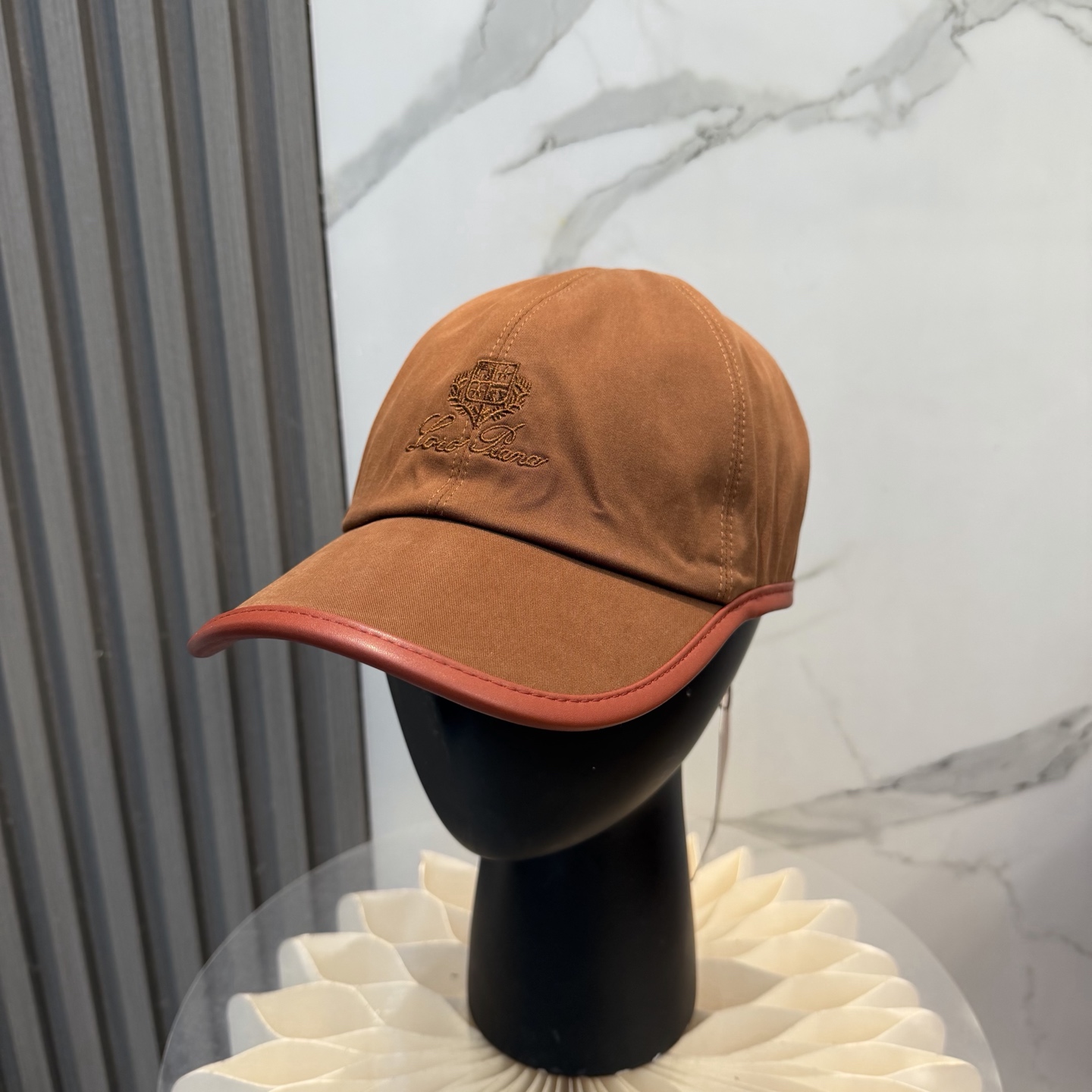 Loro Piana(诺悠翩雅) 专柜新款高版本棒球帽大牌同步，超好出货！颜色做的太特别了～闭眼入 全是
