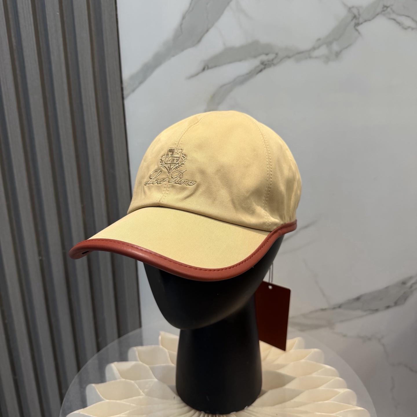 Loro Piana(诺悠翩雅) 专柜新款高版本棒球帽大牌同步，超好出货！颜色做的太特别了～闭眼入 全是