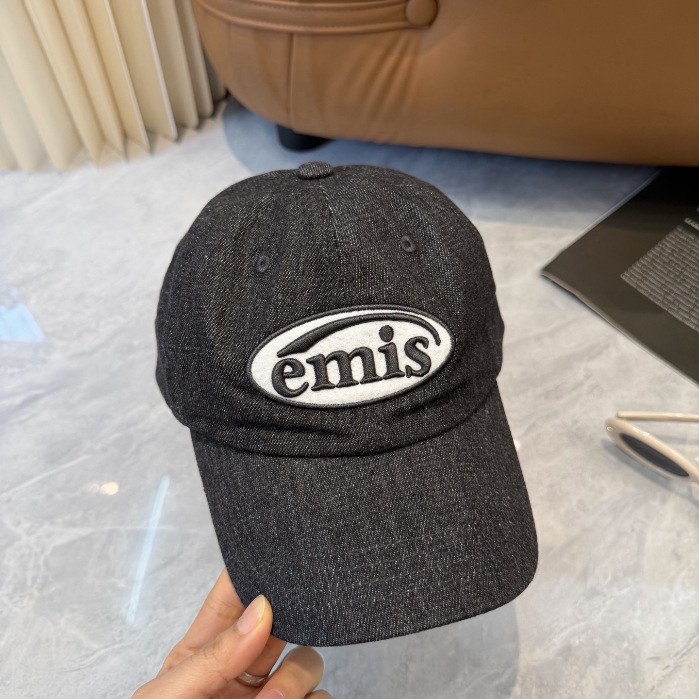 韩国潮牌emis 新款棒球帽，emis的帽子真的有种魔力 就是每一个都好看，完全不挑脸型的 每个都想买 