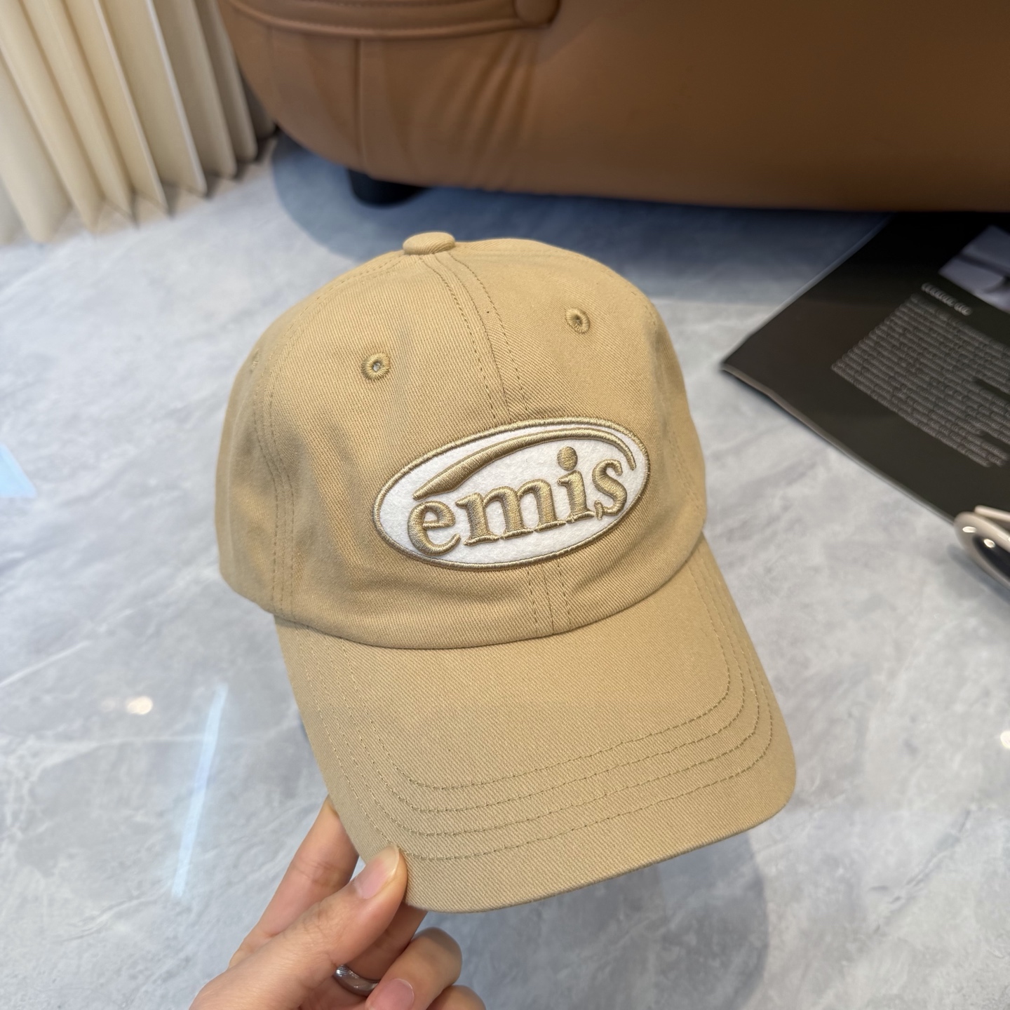韩国潮牌emis 新款棒球帽，emis的帽子真的有种魔力 就是每一个都好看，完全不挑脸型的 每个都想买 