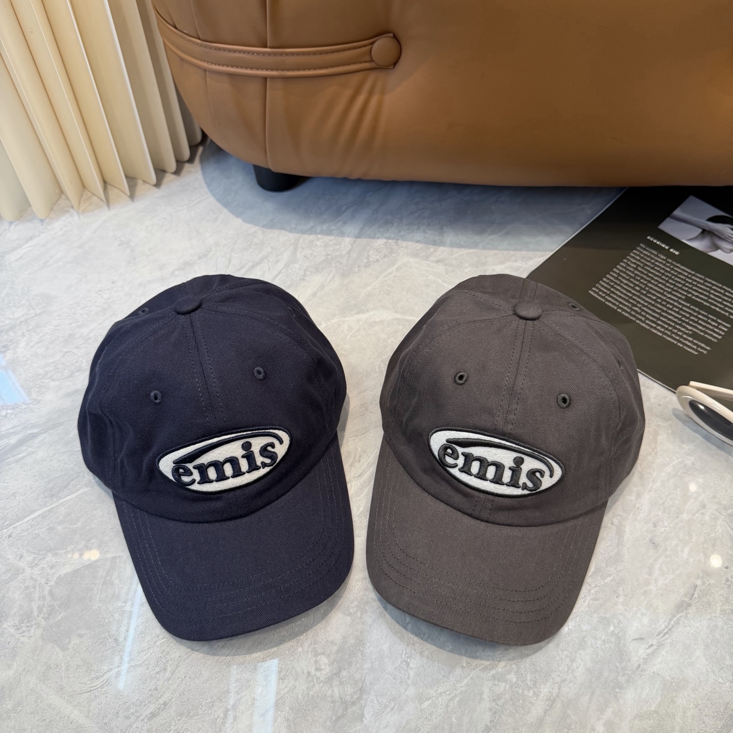 韩国潮牌emis 新款棒球帽，emis的帽子真的有种魔力 就是每一个都好看，完全不挑脸型的 每个都想买 