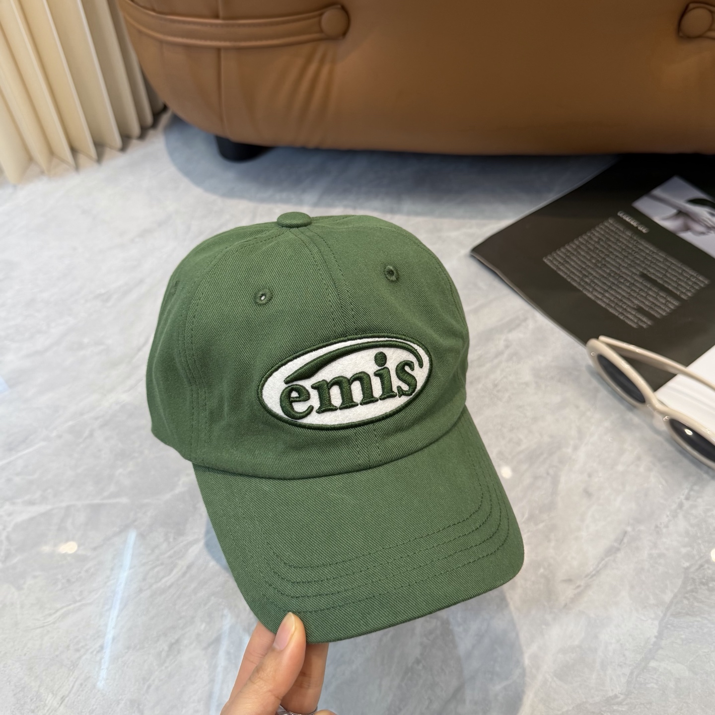 韩国潮牌emis 新款棒球帽，emis的帽子真的有种魔力 就是每一个都好看，完全不挑脸型的 每个都想买 