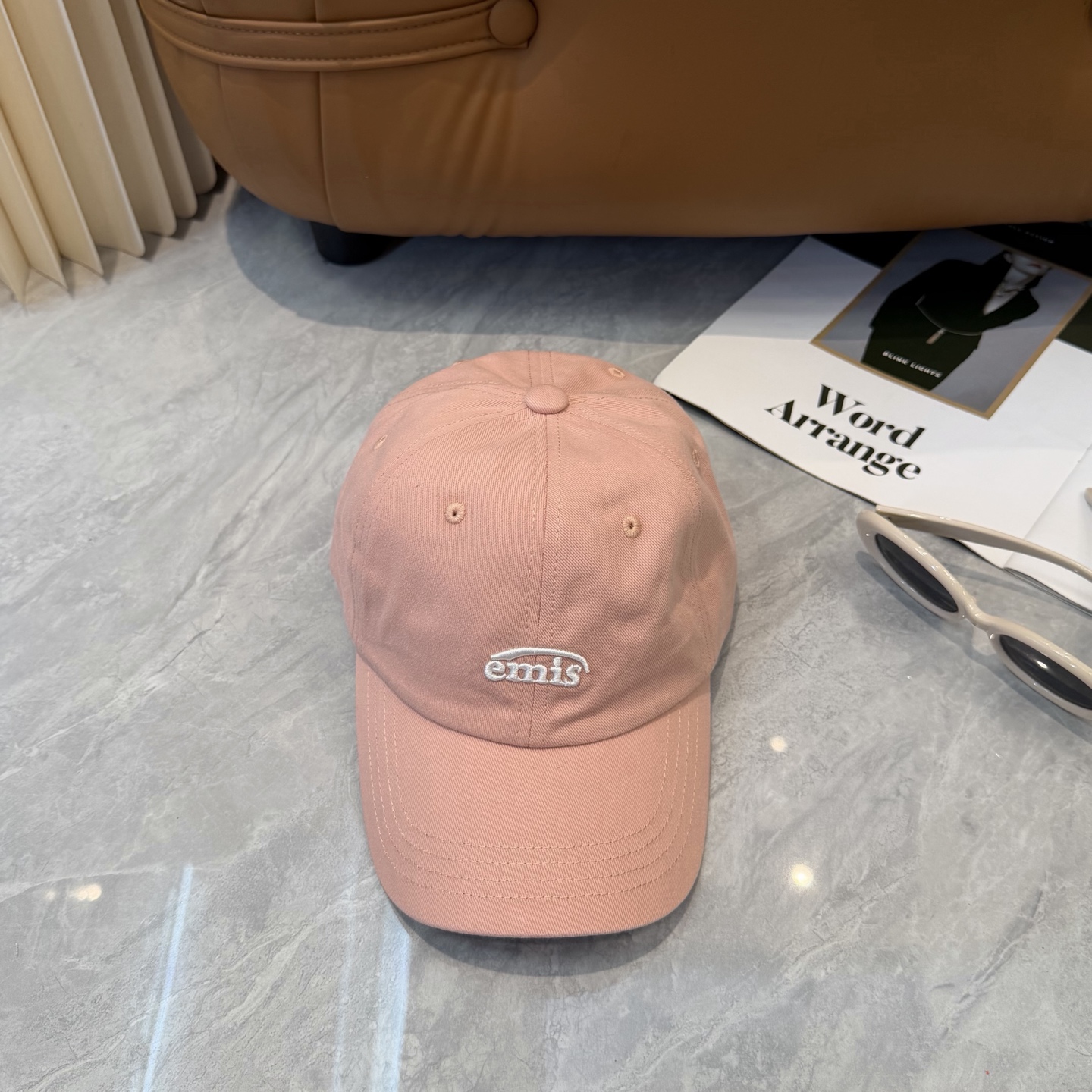 韩国潮牌emis 新款棒球帽，emis的帽子真的有种魔力 就是每一个都好看，完全不挑脸型的 每个都想买 