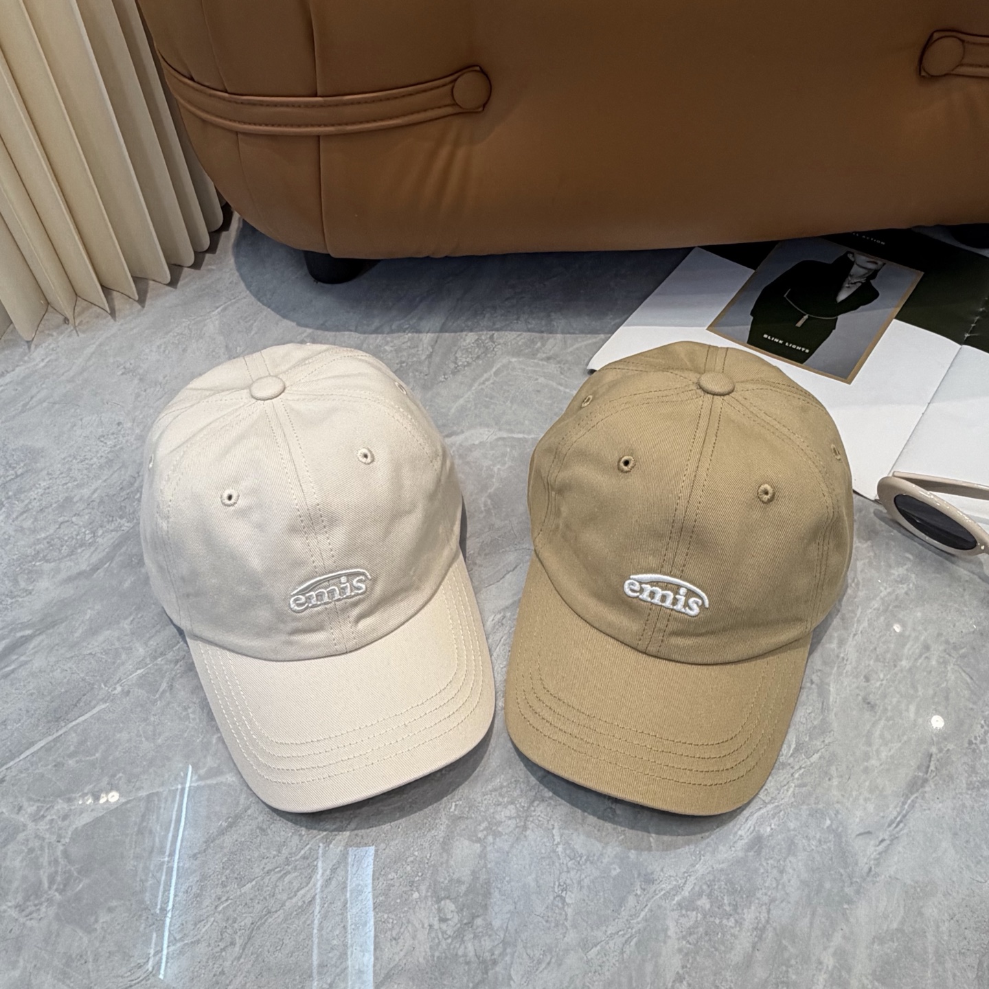 韩国潮牌emis 新款棒球帽，emis的帽子真的有种魔力 就是每一个都好看，完全不挑脸型的 每个都想买 