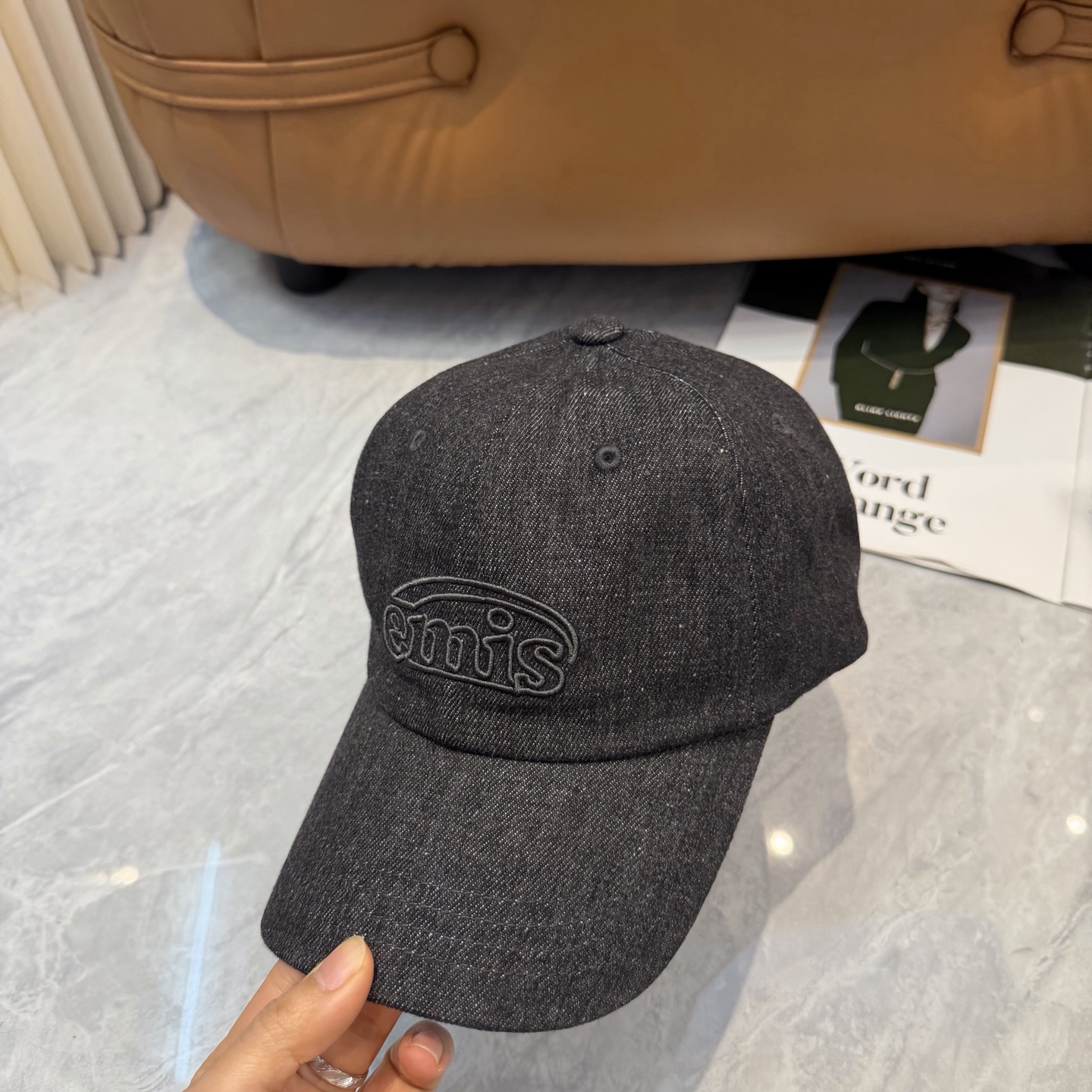 韩国潮牌emis 新款棒球帽，emis的帽子真的有种魔力 就是每一个都好看，完全不挑脸型的 每个都想买 