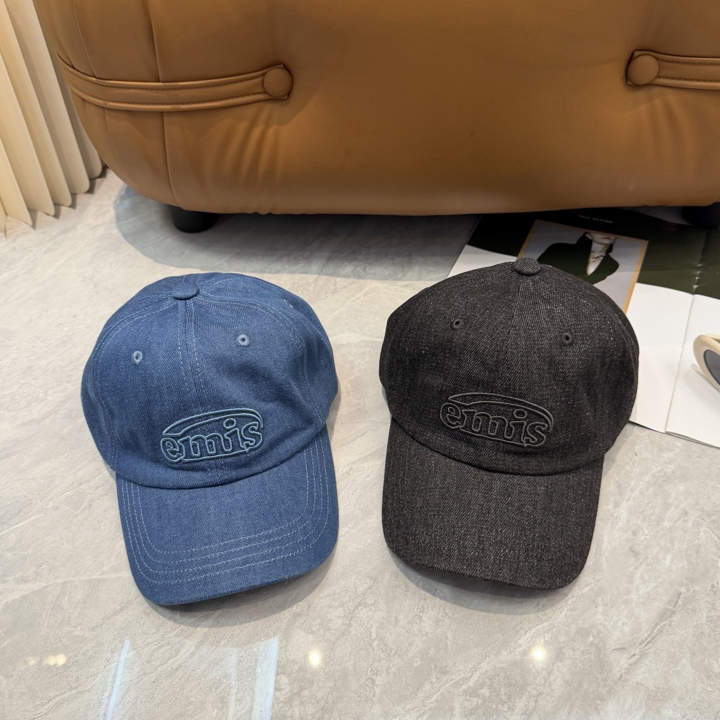 韩国潮牌emis 新款棒球帽，emis的帽子真的有种魔力 就是每一个都好看，完全不挑脸型的 每个都想买 