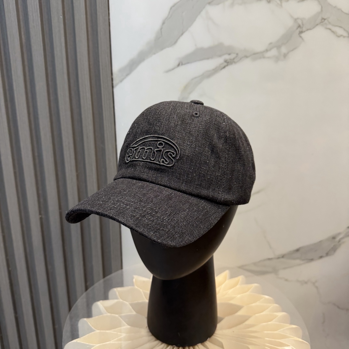 韩国潮牌emis 新款棒球帽，emis的帽子真的有种魔力 就是每一个都好看，完全不挑脸型的 每个都想买 