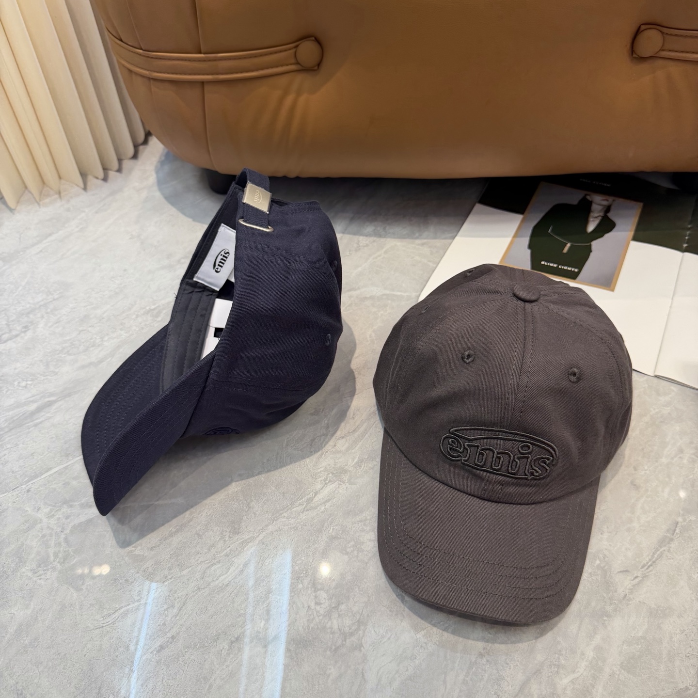 韩国潮牌emis 新款棒球帽，emis的帽子真的有种魔力 就是每一个都好看，完全不挑脸型的 每个都想买 