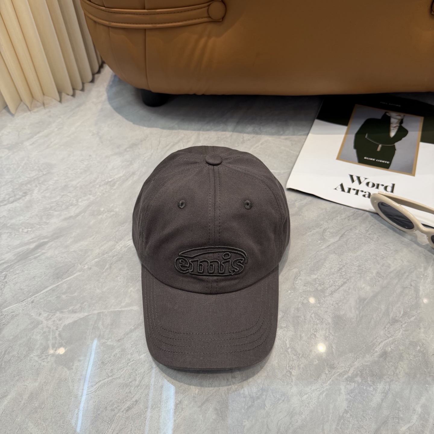 韩国潮牌emis 新款棒球帽，emis的帽子真的有种魔力 就是每一个都好看，完全不挑脸型的 每个都想买 