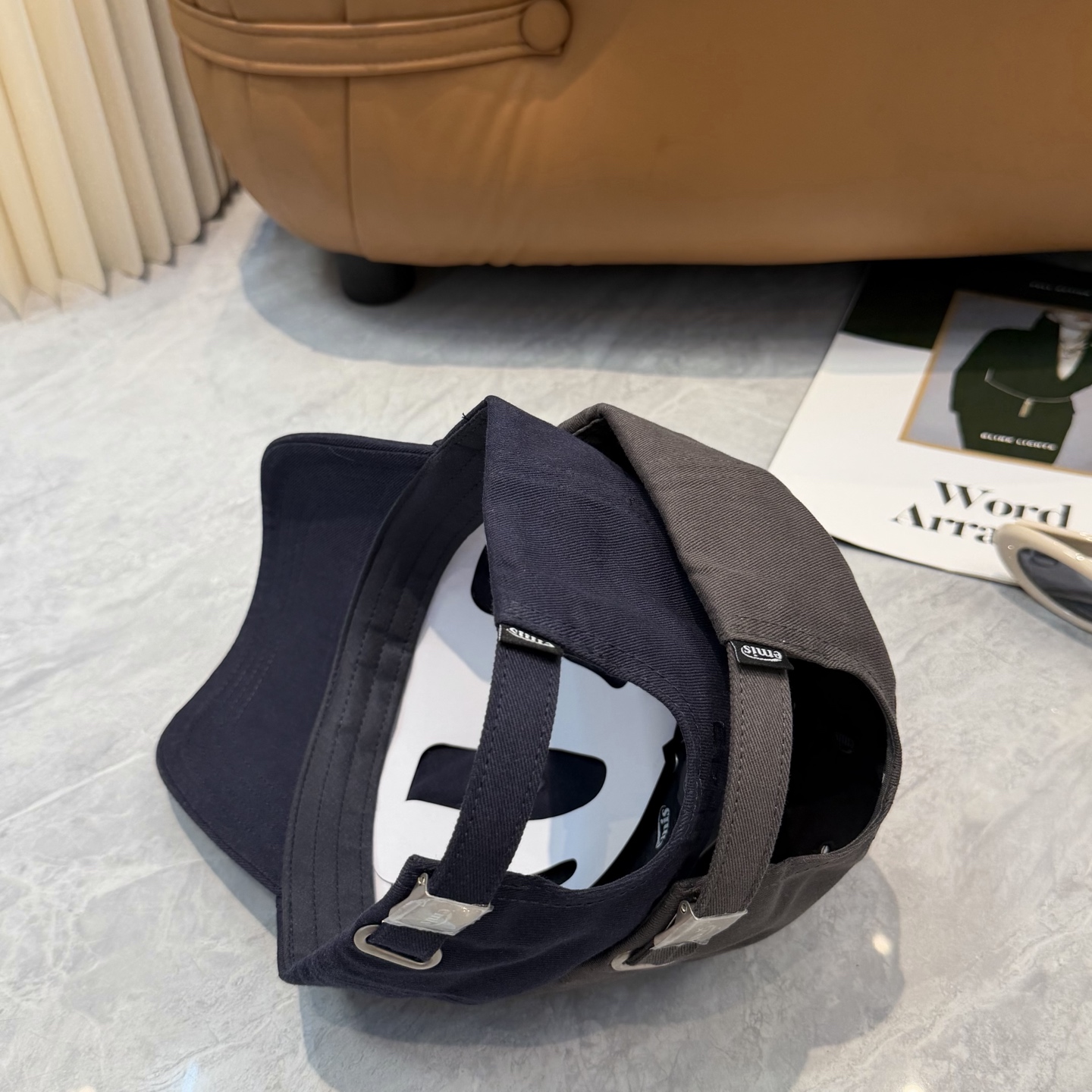 韩国潮牌emis 新款棒球帽，emis的帽子真的有种魔力 就是每一个都好看，完全不挑脸型的 每个都想买 