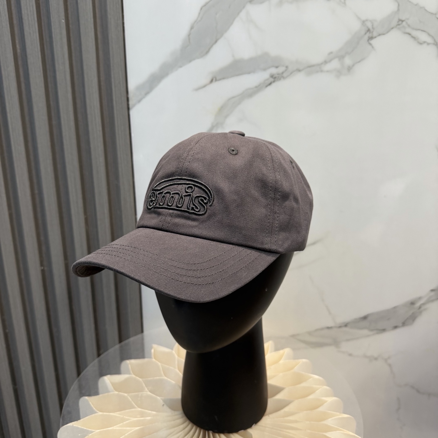 韩国潮牌emis 新款棒球帽，emis的帽子真的有种魔力 就是每一个都好看，完全不挑脸型的 每个都想买 