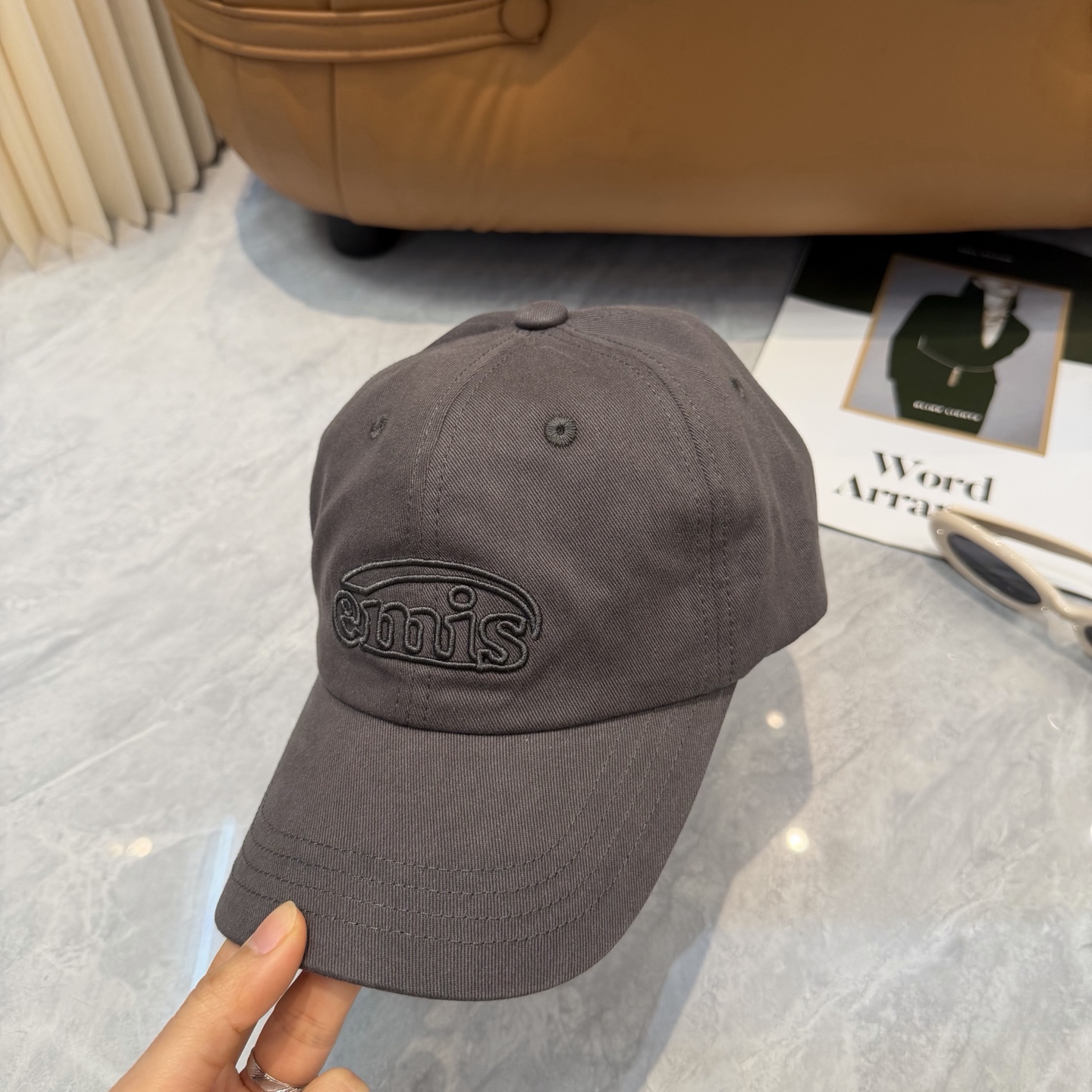 韩国潮牌emis 新款棒球帽，emis的帽子真的有种魔力 就是每一个都好看，完全不挑脸型的 每个都想买 