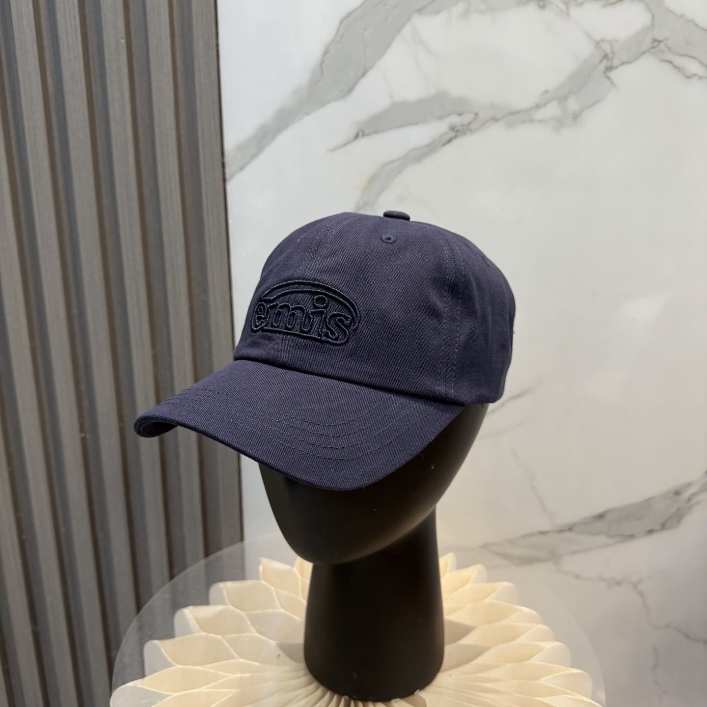 韩国潮牌emis 新款棒球帽，emis的帽子真的有种魔力 就是每一个都好看，完全不挑脸型的 每个都想买 