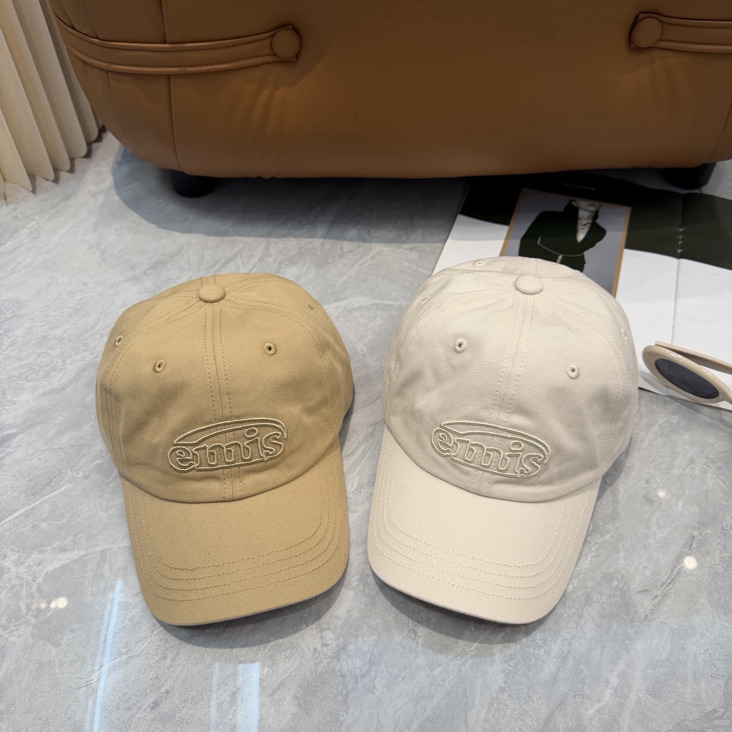 韩国潮牌emis 新款棒球帽，emis的帽子真的有种魔力 就是每一个都好看，完全不挑脸型的 每个都想买 