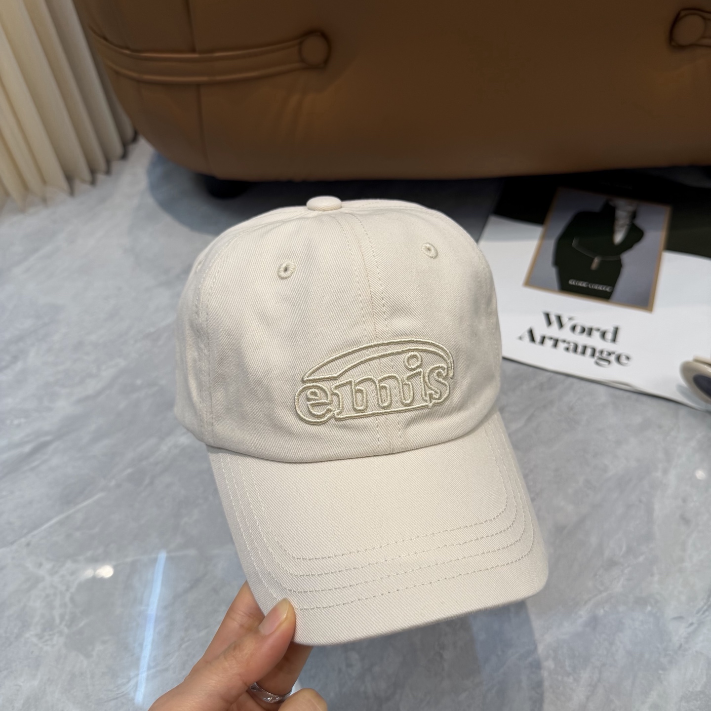 韩国潮牌emis 新款棒球帽，emis的帽子真的有种魔力 就是每一个都好看，完全不挑脸型的 每个都想买 