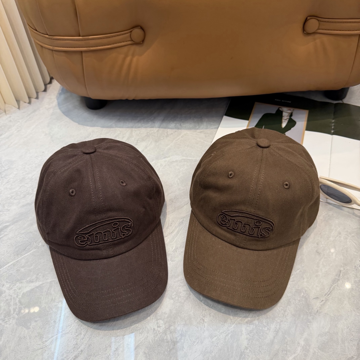 韩国潮牌emis 新款棒球帽，emis的帽子真的有种魔力 就是每一个都好看，完全不挑脸型的 每个都想买 