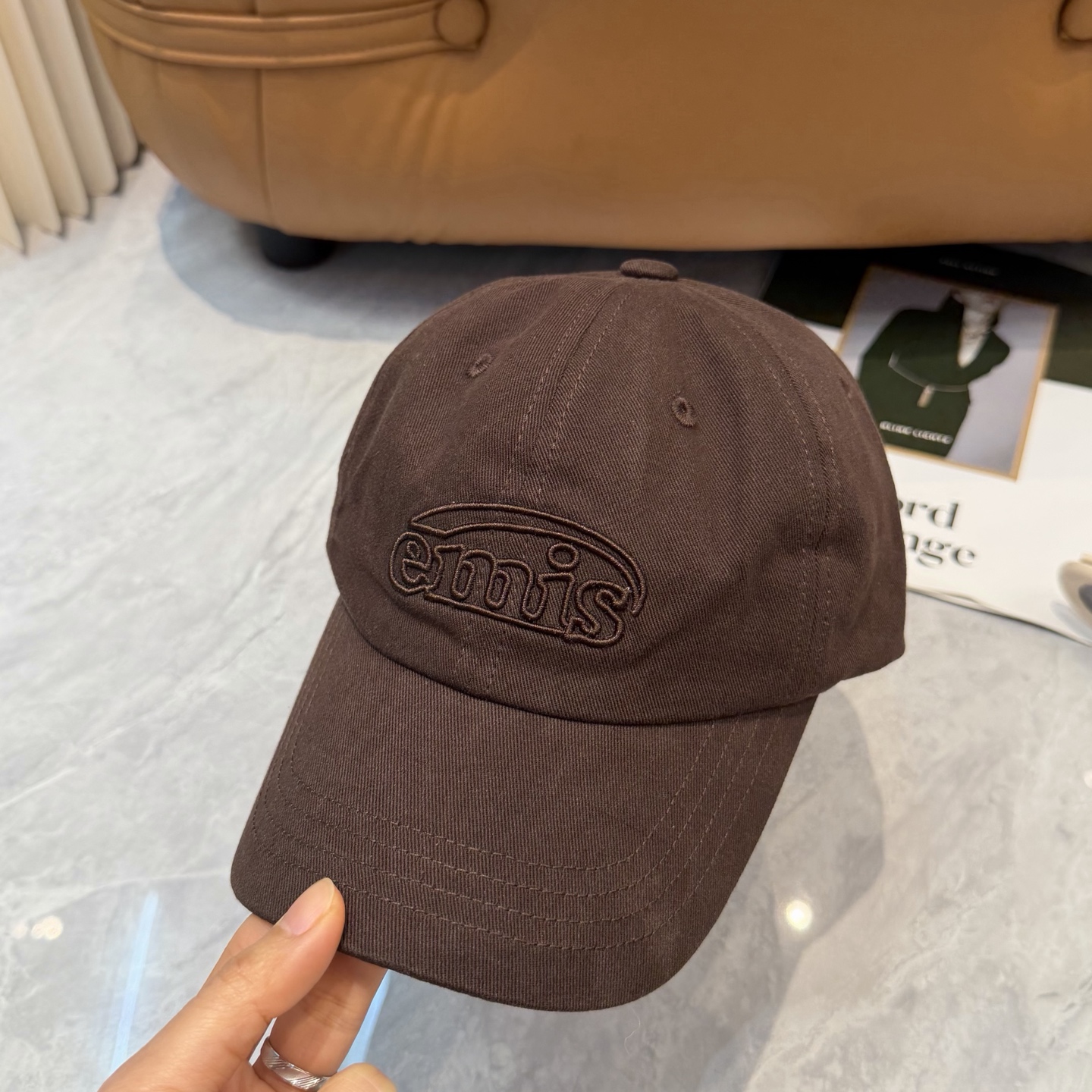 韩国潮牌emis 新款棒球帽，emis的帽子真的有种魔力 就是每一个都好看，完全不挑脸型的 每个都想买 