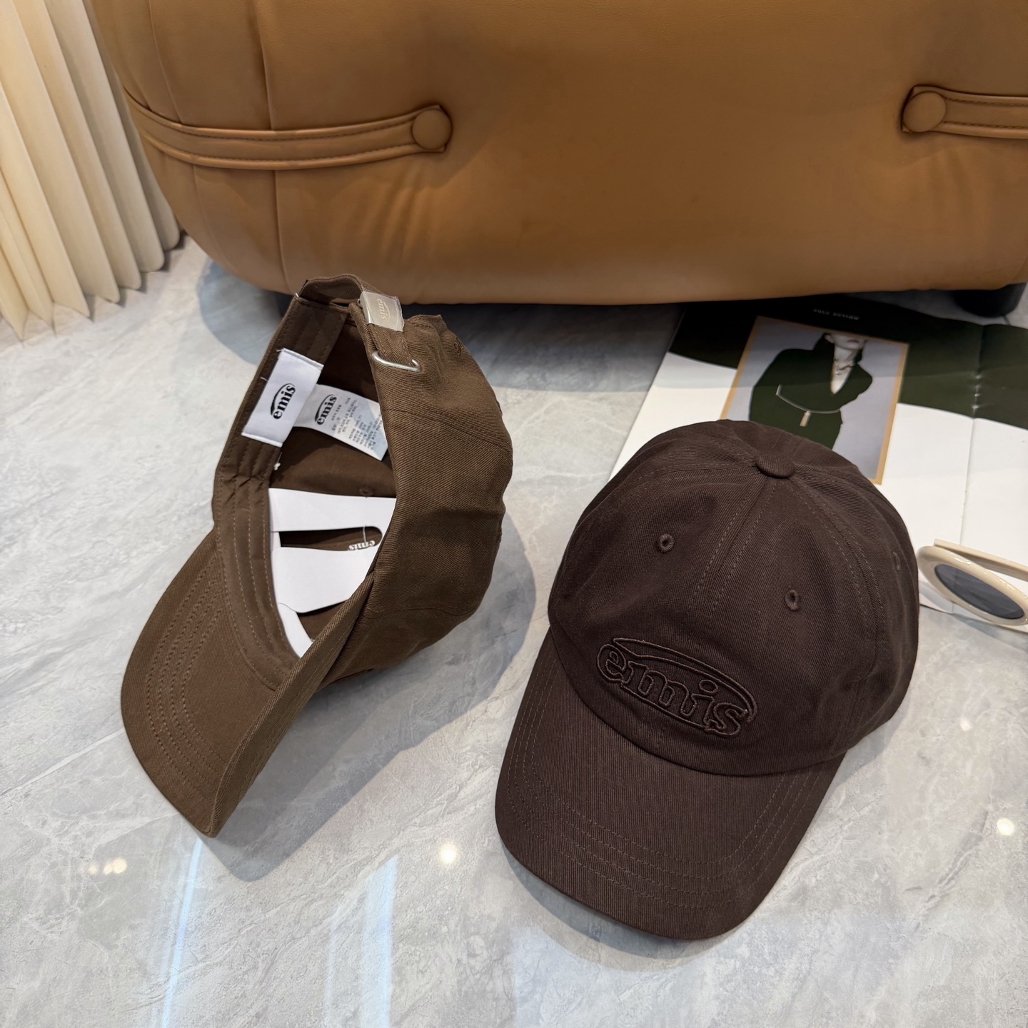 韩国潮牌emis 新款棒球帽，emis的帽子真的有种魔力 就是每一个都好看，完全不挑脸型的 每个都想买 