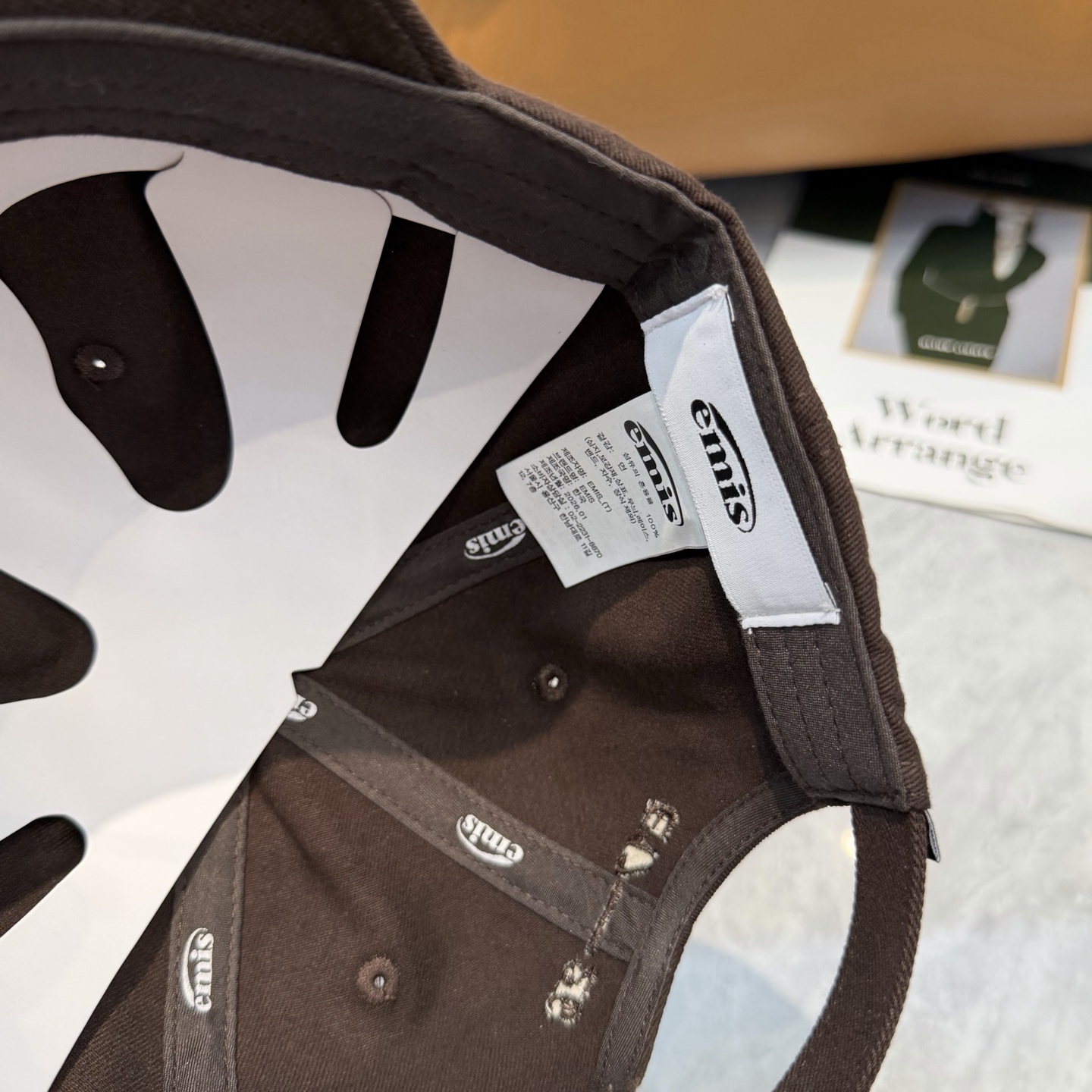 韩国潮牌emis 新款棒球帽，emis的帽子真的有种魔力 就是每一个都好看，完全不挑脸型的 每个都想买 