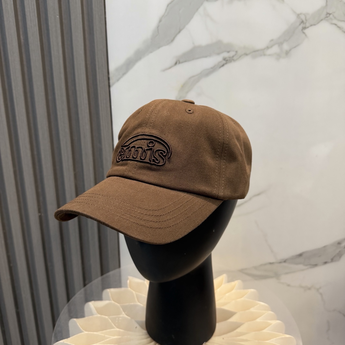 韩国潮牌emis 新款棒球帽，emis的帽子真的有种魔力 就是每一个都好看，完全不挑脸型的 每个都想买 