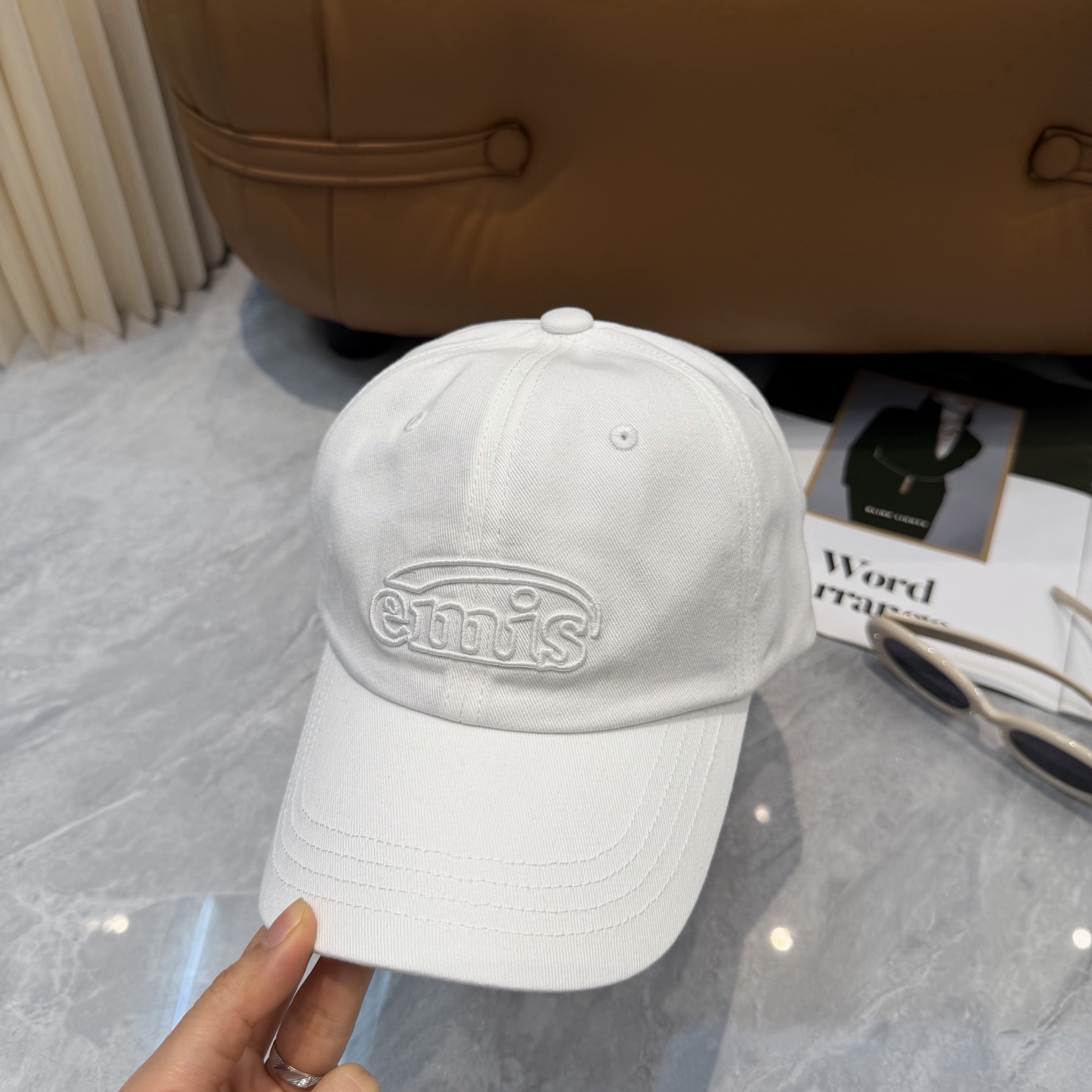 韩国潮牌emis 新款棒球帽，emis的帽子真的有种魔力 就是每一个都好看，完全不挑脸型的 每个都想买 