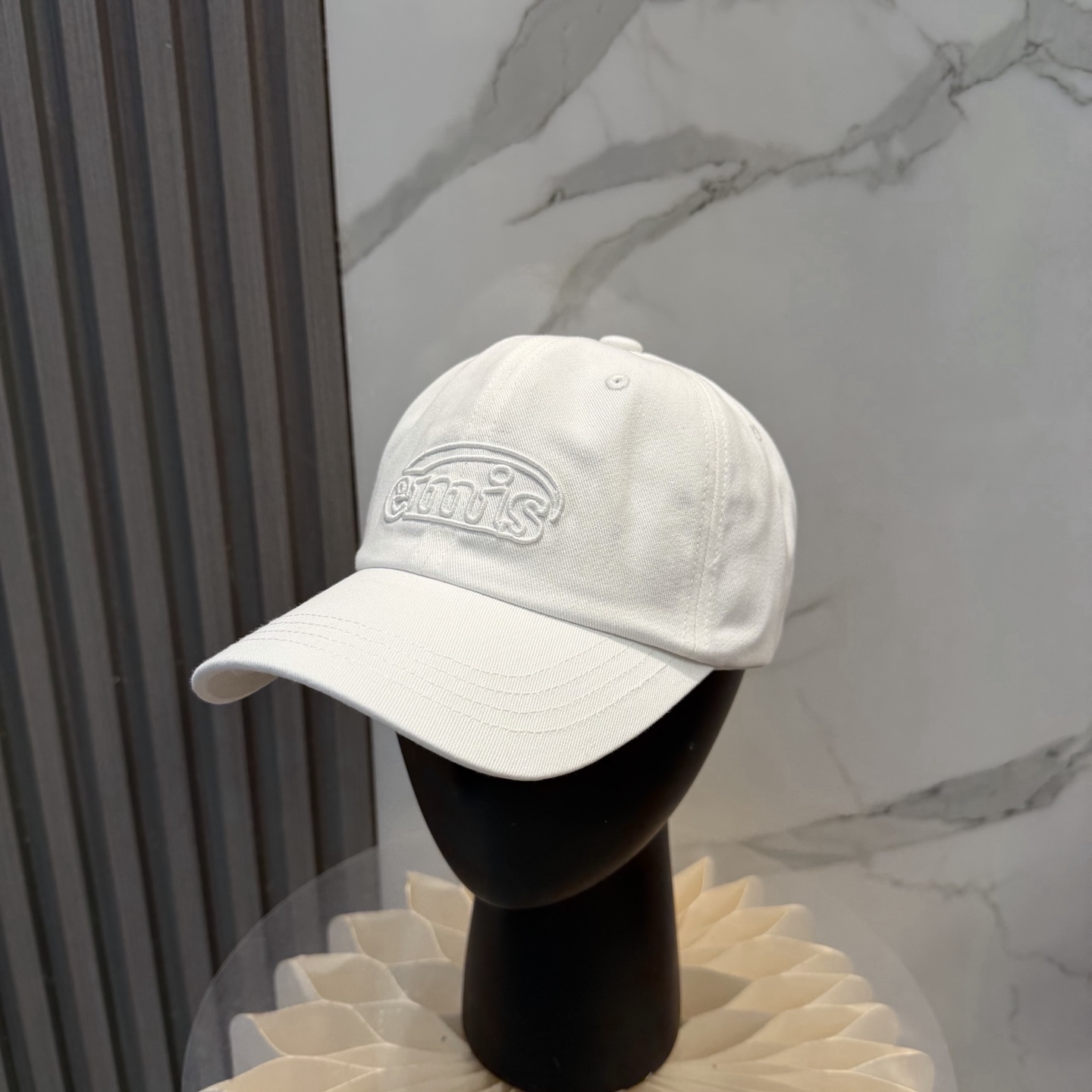 韩国潮牌emis 新款棒球帽，emis的帽子真的有种魔力 就是每一个都好看，完全不挑脸型的 每个都想买 