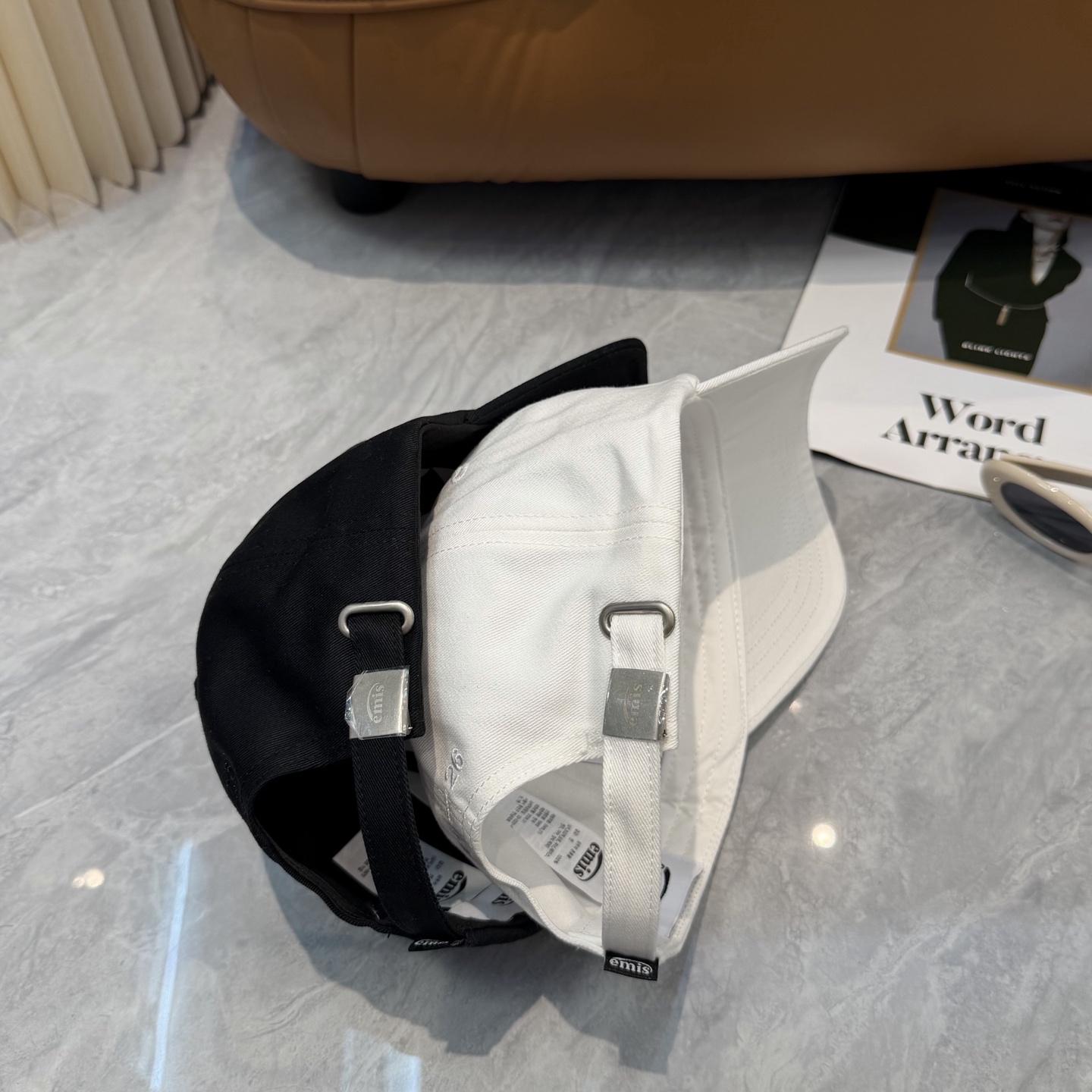 韩国潮牌emis 新款棒球帽，emis的帽子真的有种魔力 就是每一个都好看，完全不挑脸型的 每个都想买 