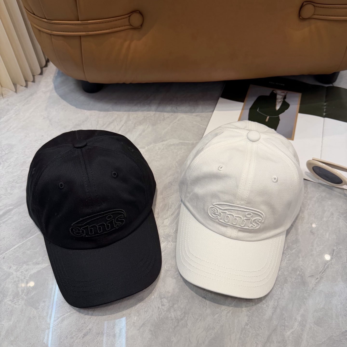 韩国潮牌emis 新款棒球帽，emis的帽子真的有种魔力 就是每一个都好看，完全不挑脸型的 每个都想买 