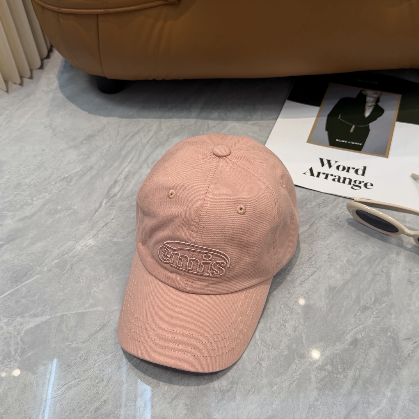 韩国潮牌emis 新款棒球帽，emis的帽子真的有种魔力 就是每一个都好看，完全不挑脸型的 每个都想买 